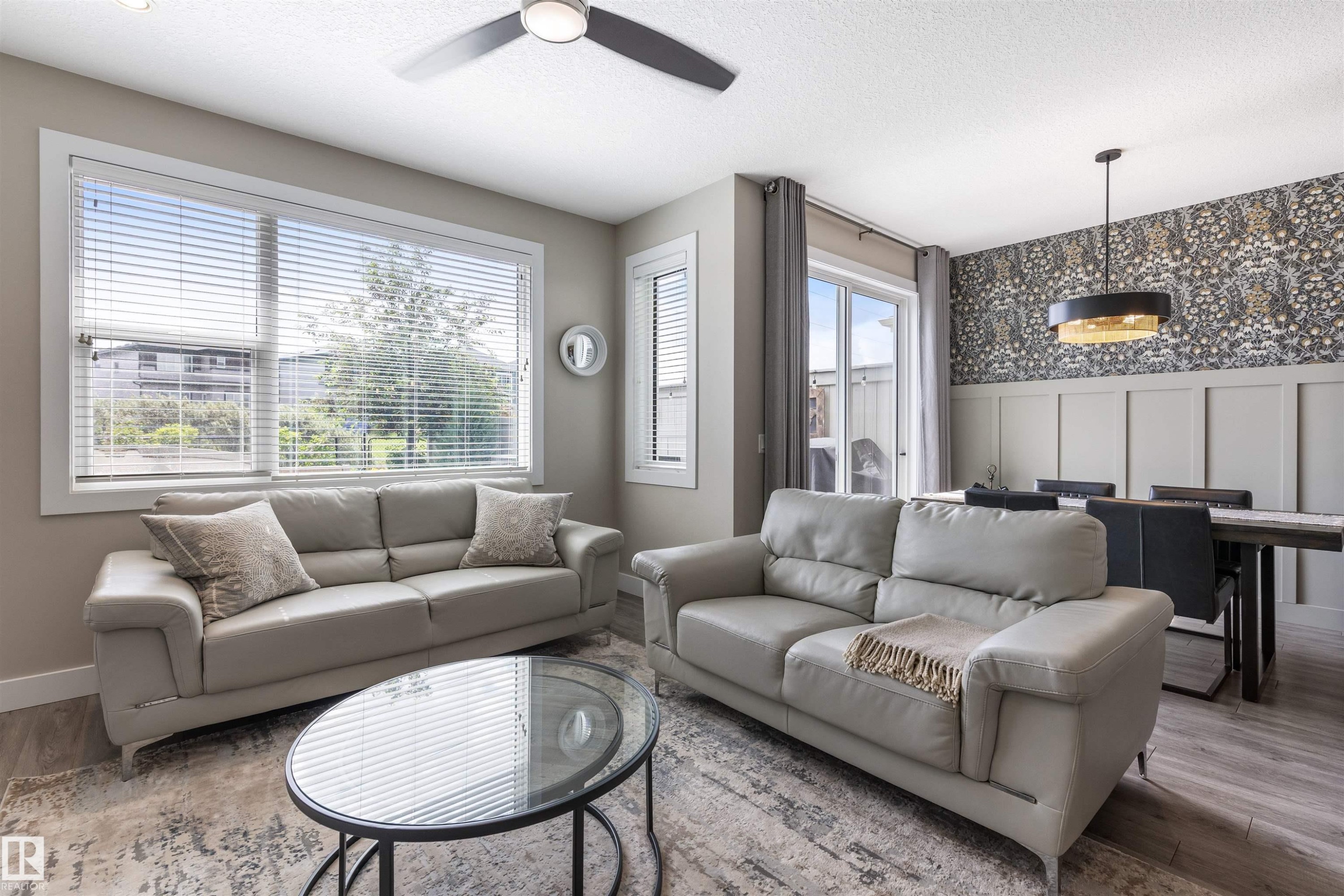 12833 205 Street Nw, Edmonton, AB - Indoor Photo Showing Living Room