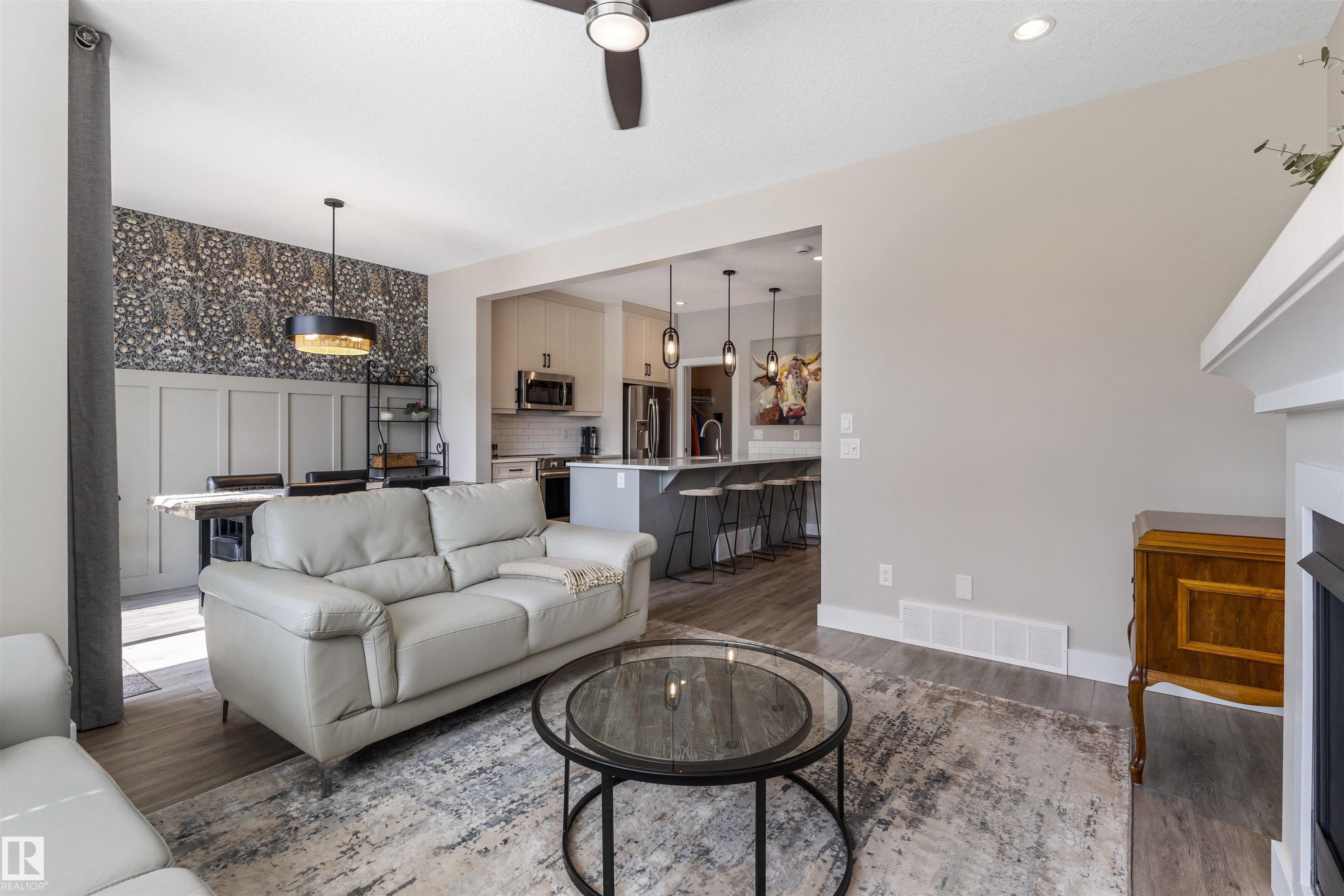 12833 205 Street Nw, Edmonton, AB - Indoor Photo Showing Living Room