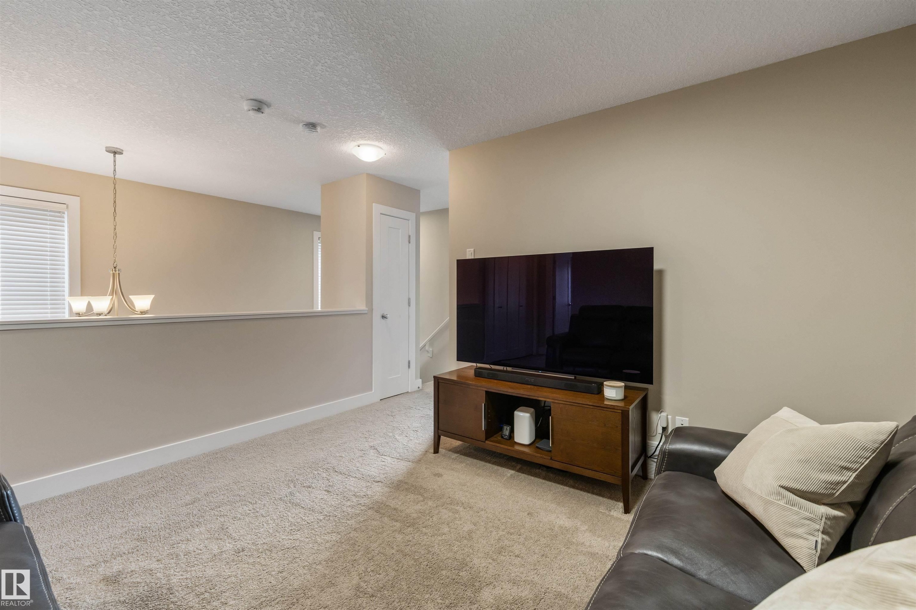 12833 205 Street Nw, Edmonton, AB - Indoor