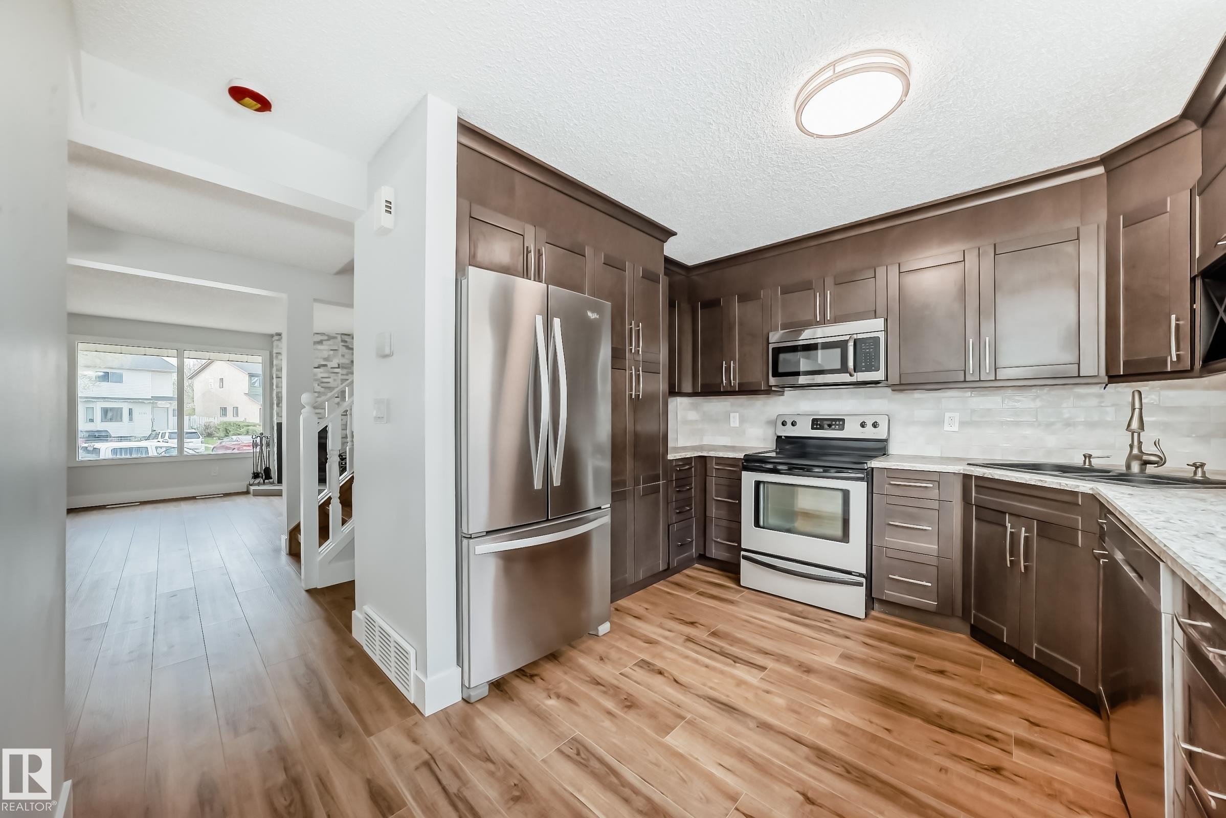 3510 41B Avenue, Edmonton, AB - Indoor Photo Showing Kitchen