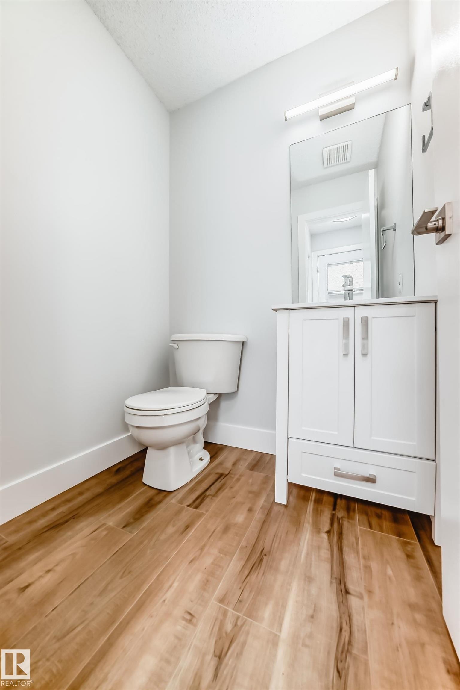 3510 41B Avenue, Edmonton, AB - Indoor Photo Showing Bathroom