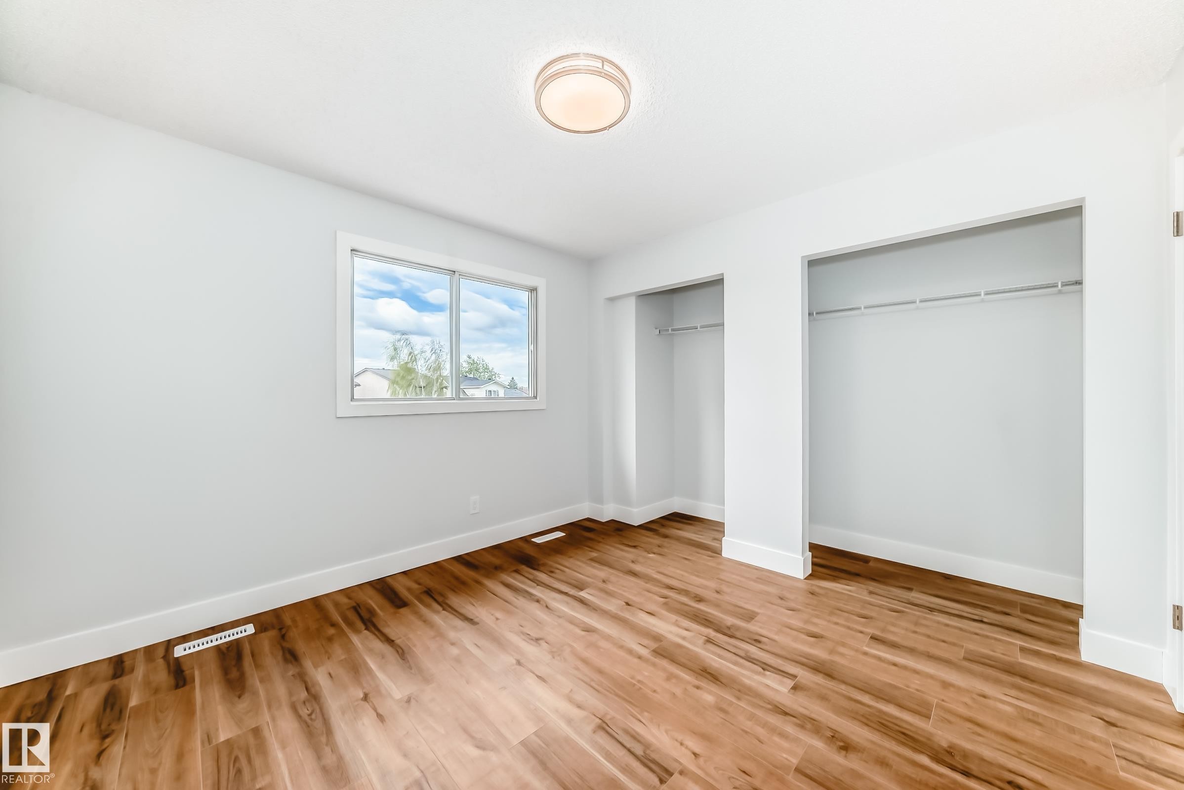 3510 41B Avenue, Edmonton, AB - Indoor Photo Showing Other Room