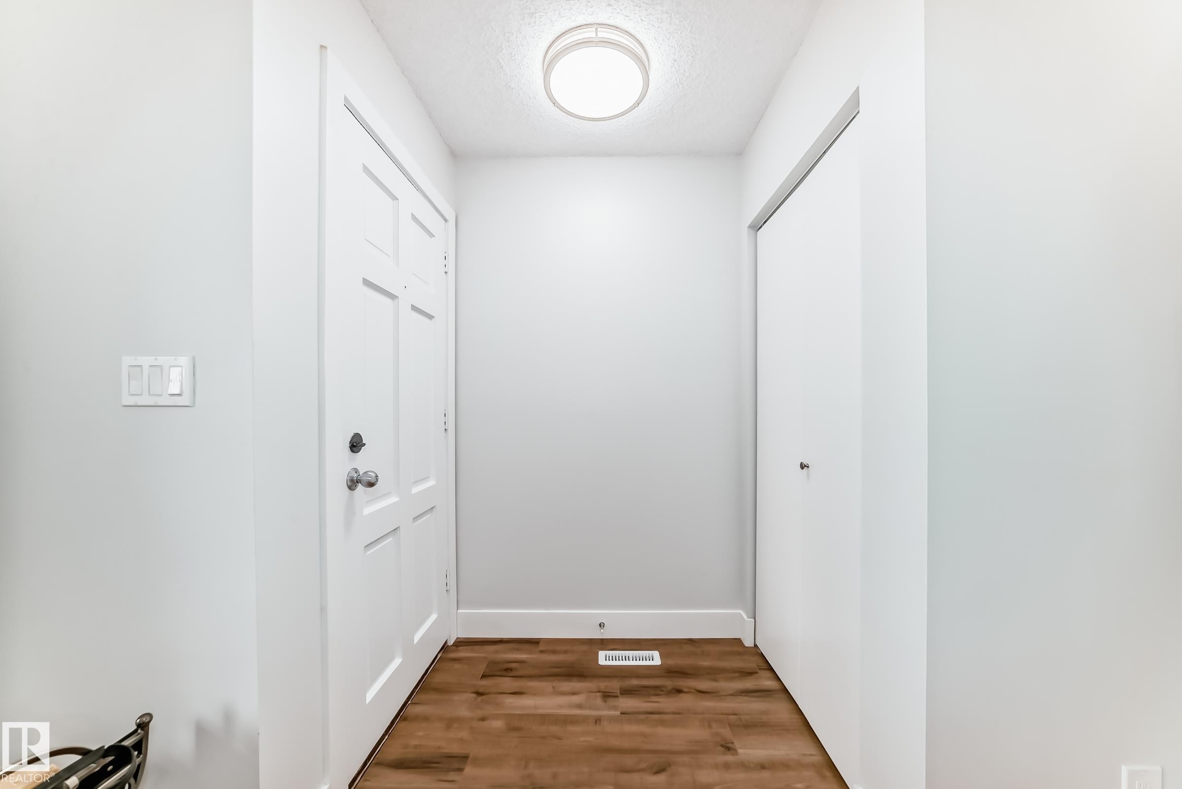 3510 41B Avenue, Edmonton, AB - Indoor Photo Showing Other Room