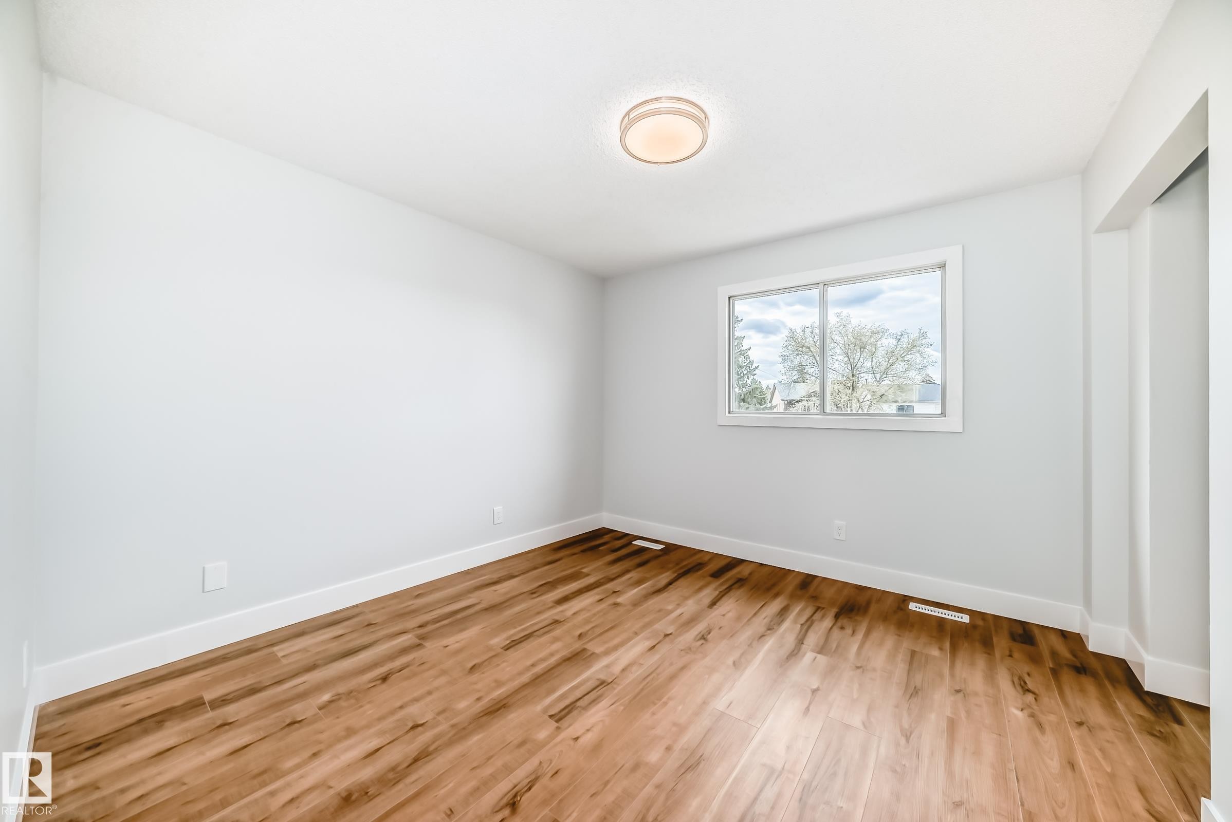 3510 41B Avenue, Edmonton, AB - Indoor Photo Showing Other Room