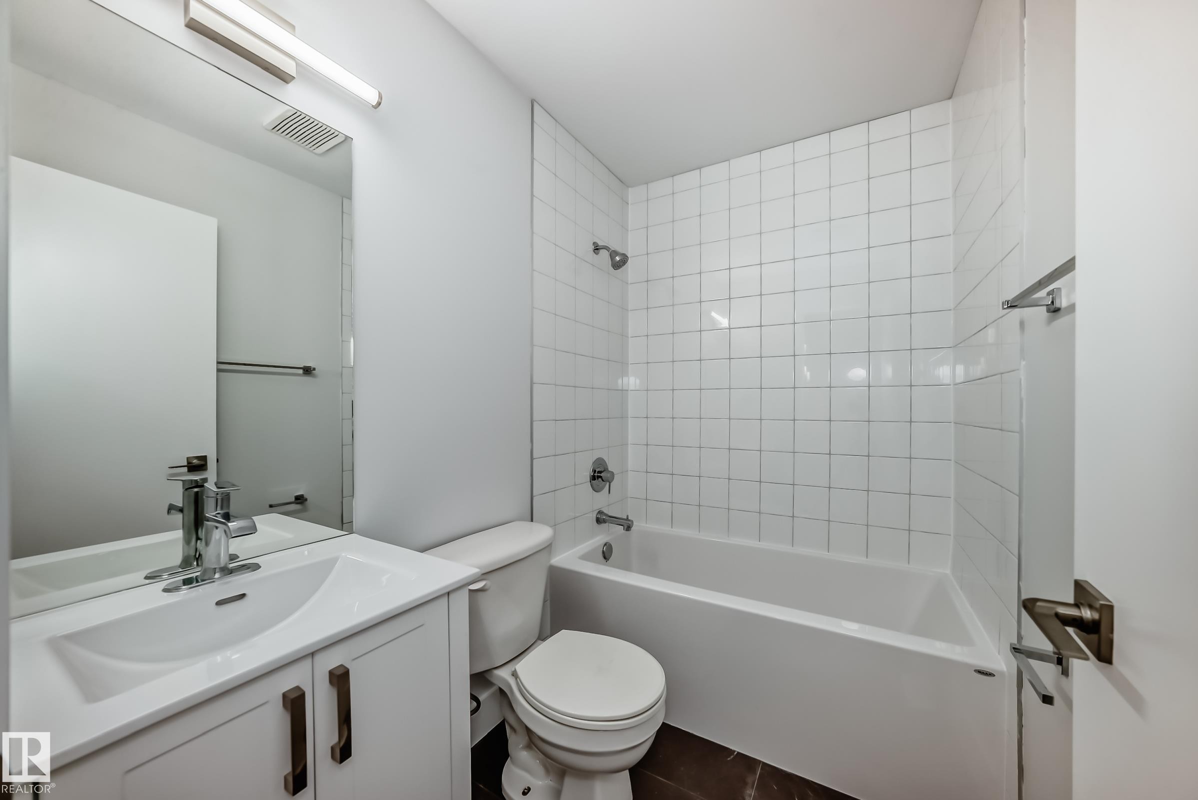3510 41B Avenue, Edmonton, AB - Indoor Photo Showing Bathroom