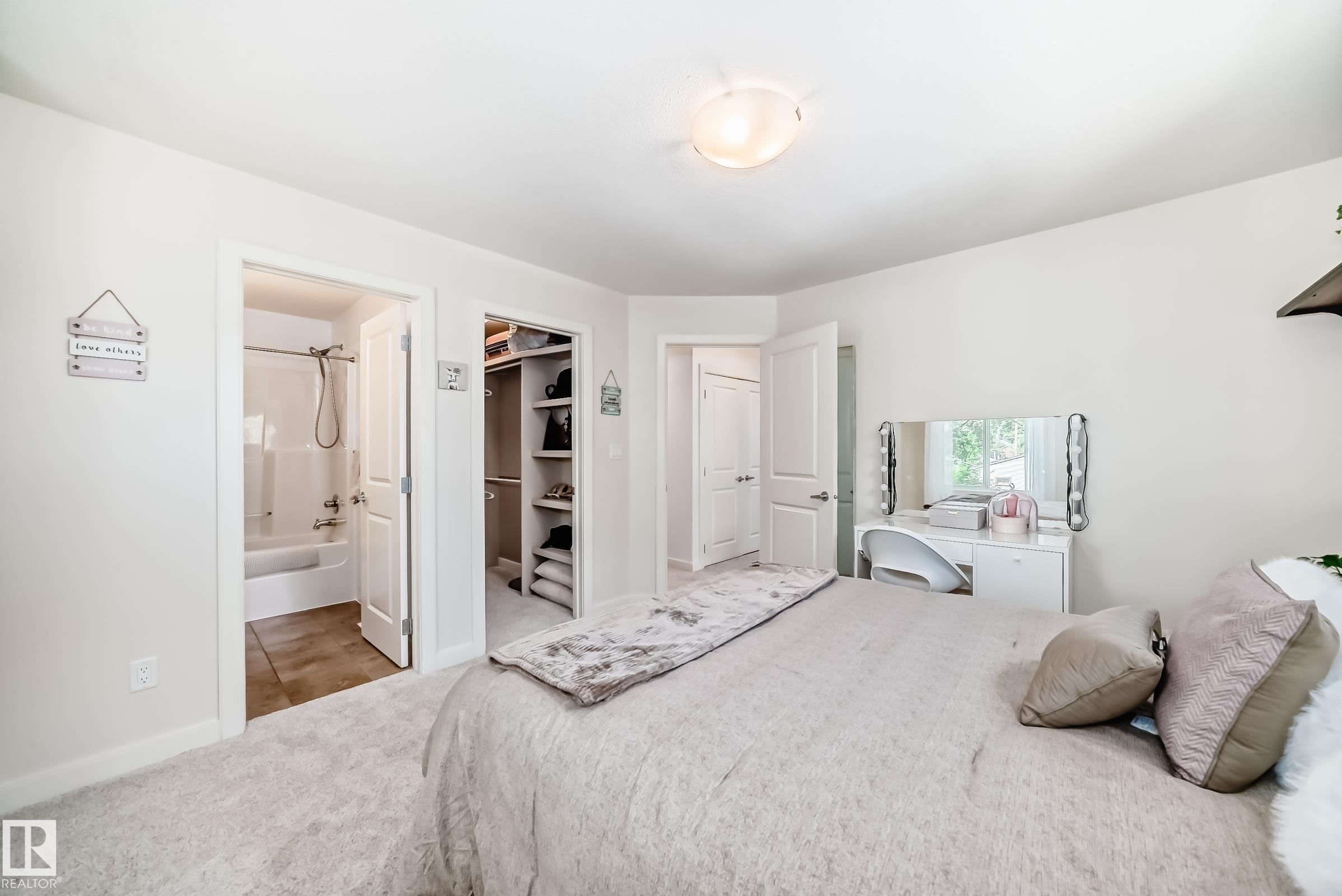 7021 95 Street, Edmonton, AB