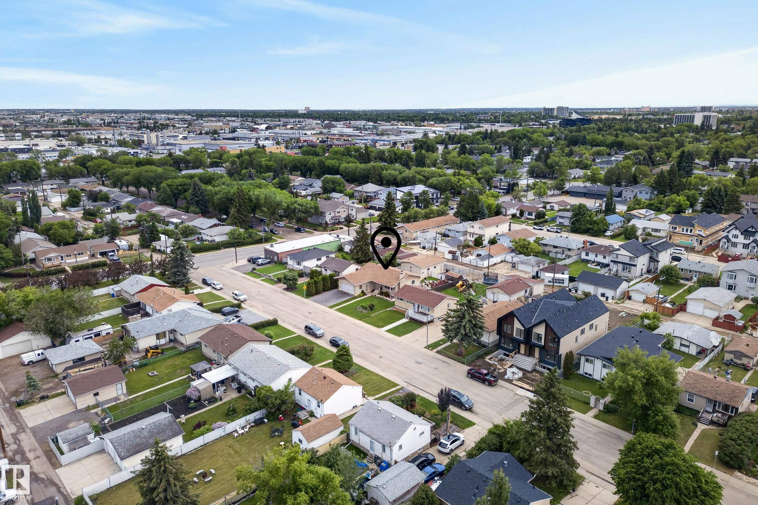 Image quality insufficient for description - 10935 152 Street, Edmonton, AB