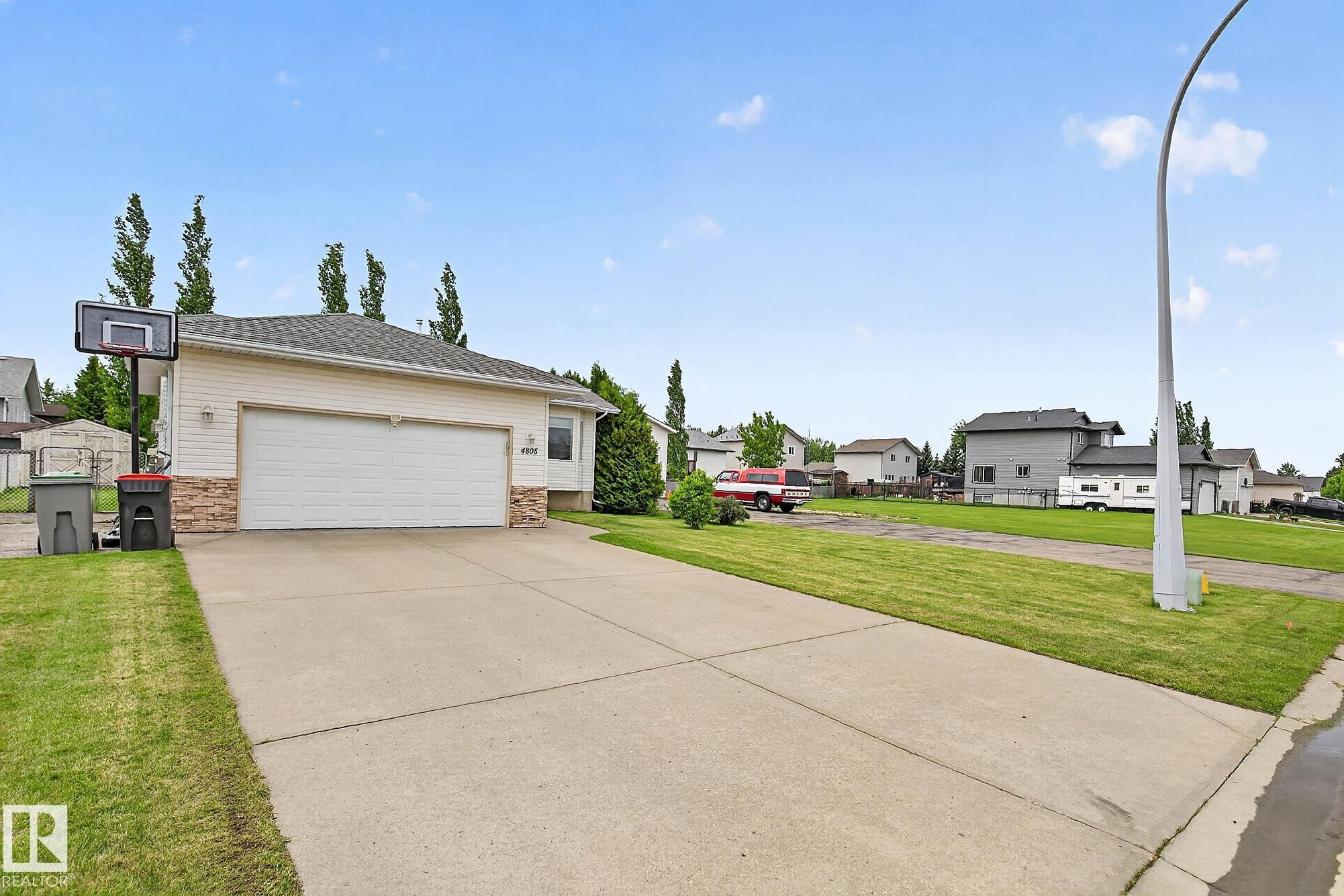 4805 53 Avenue, Thorsby, AB