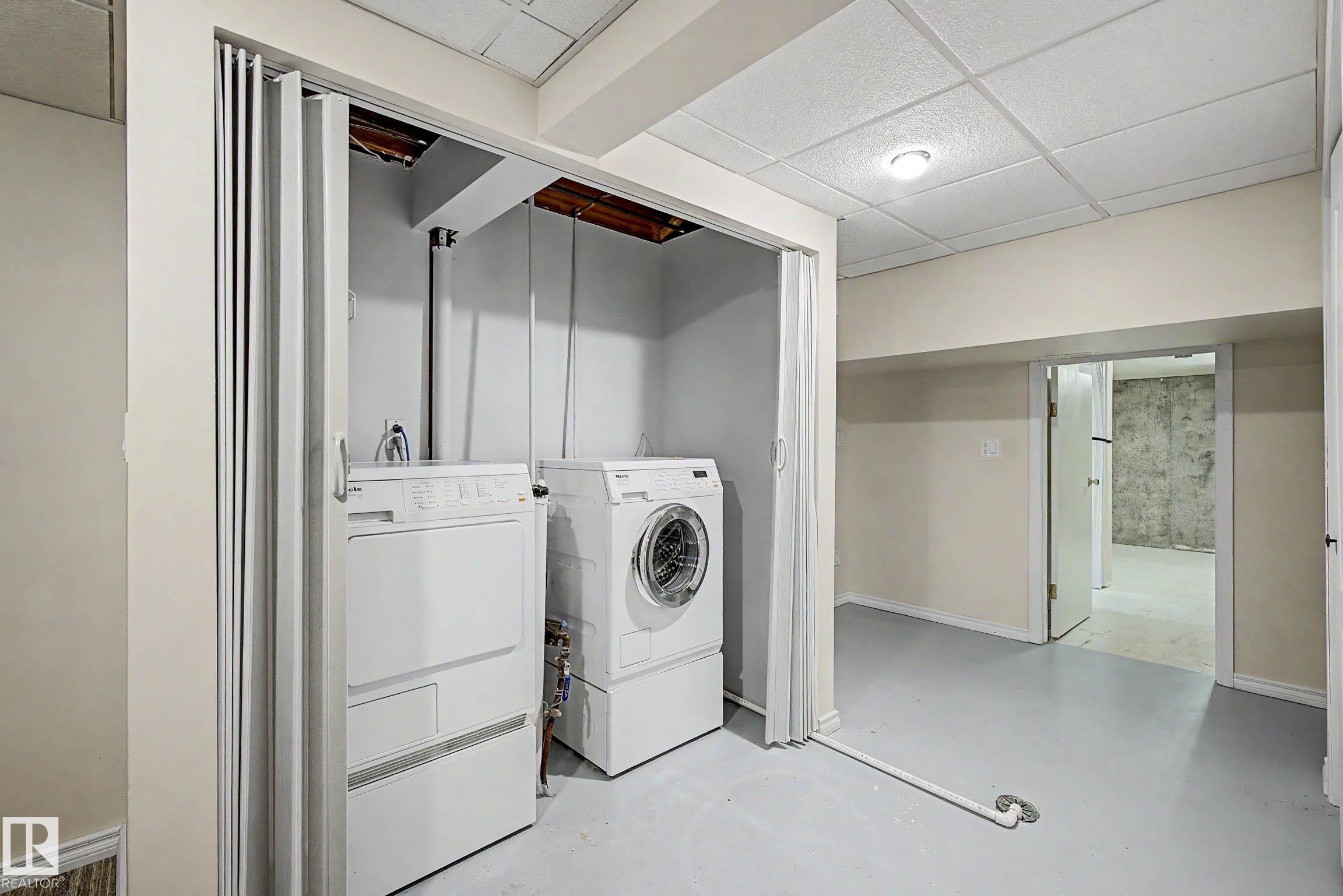 Laundry room - 3718 103B Street Nw, Edmonton, AB - Indoor Photo Showing Laundry Room