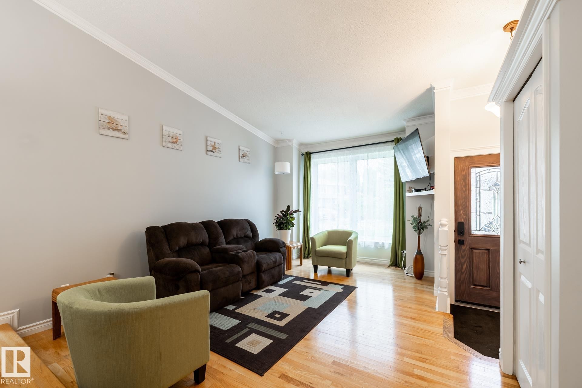 Open-concept living area with wood-finish flooring - 27 Danforth Crescent, St. Albert, AB