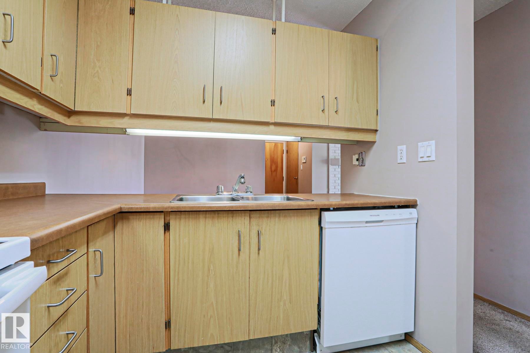 203 44 Alpine Place, St. Albert, AB - Indoor Photo Showing Kitchen With Double Sink