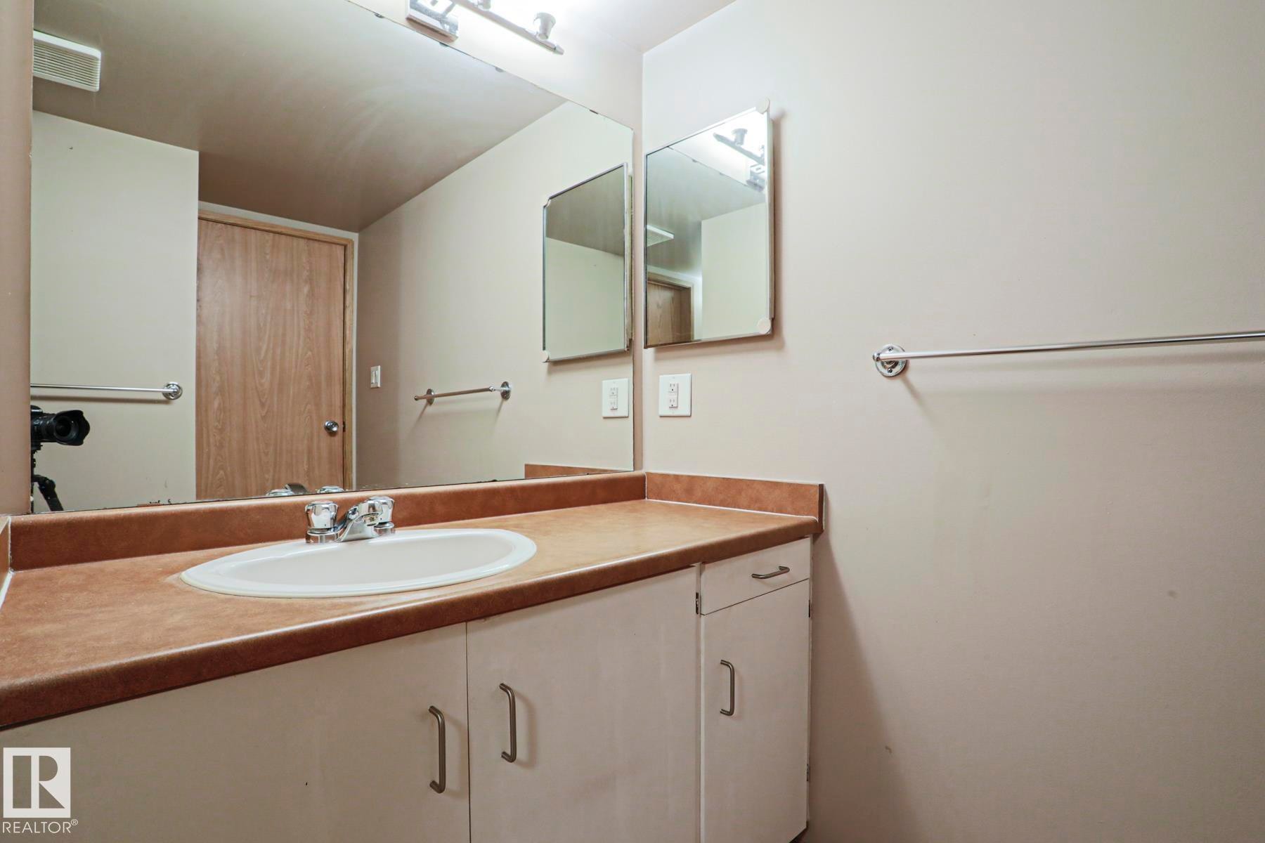 203 44 Alpine Place, St. Albert, AB - Indoor Photo Showing Bathroom