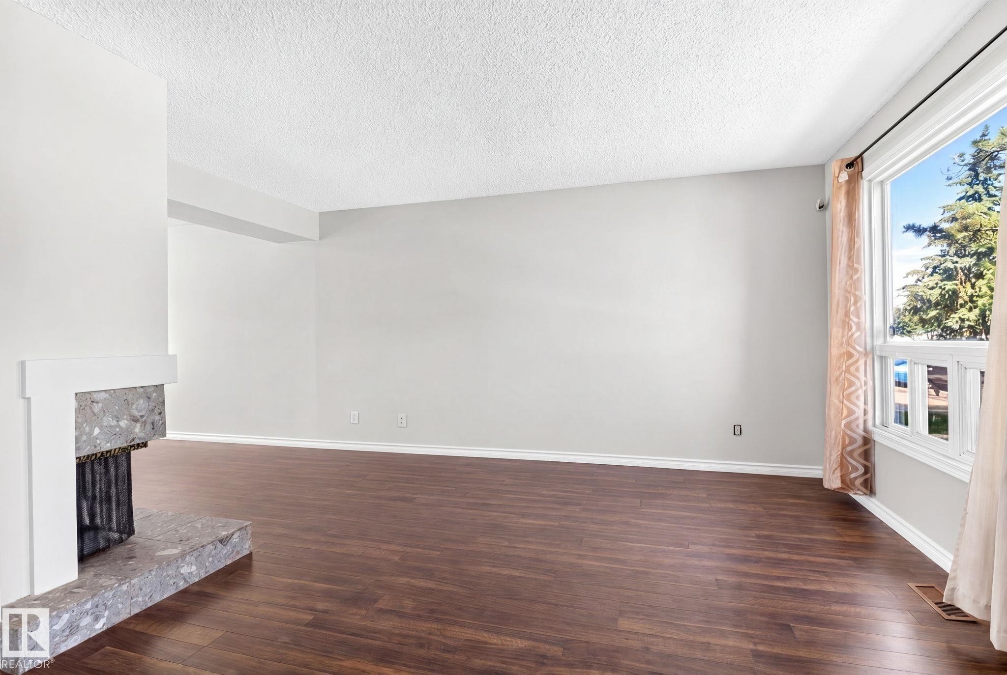 7 1651 46 St, Edmonton, AB