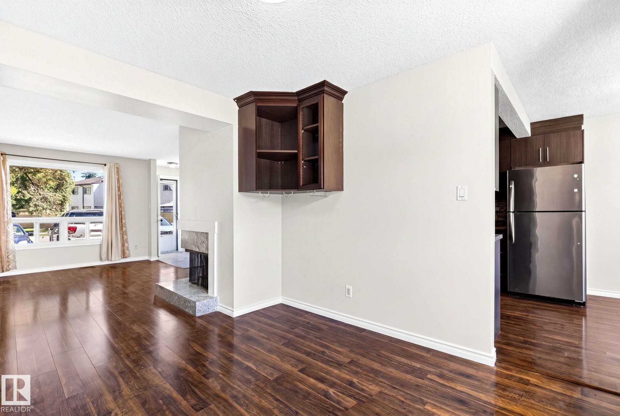 7 1651 46 St, Edmonton, AB