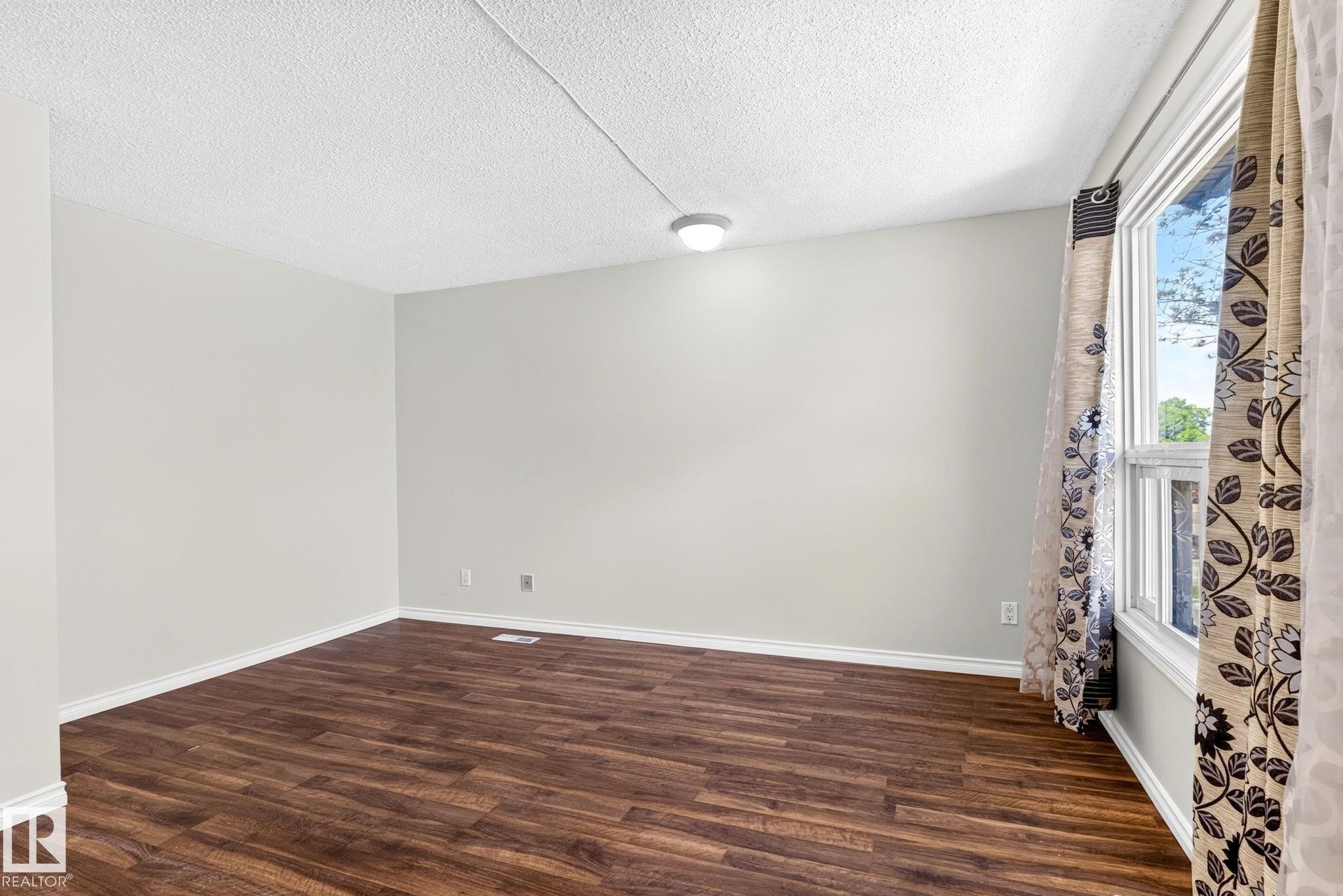 7 1651 46 St, Edmonton, AB