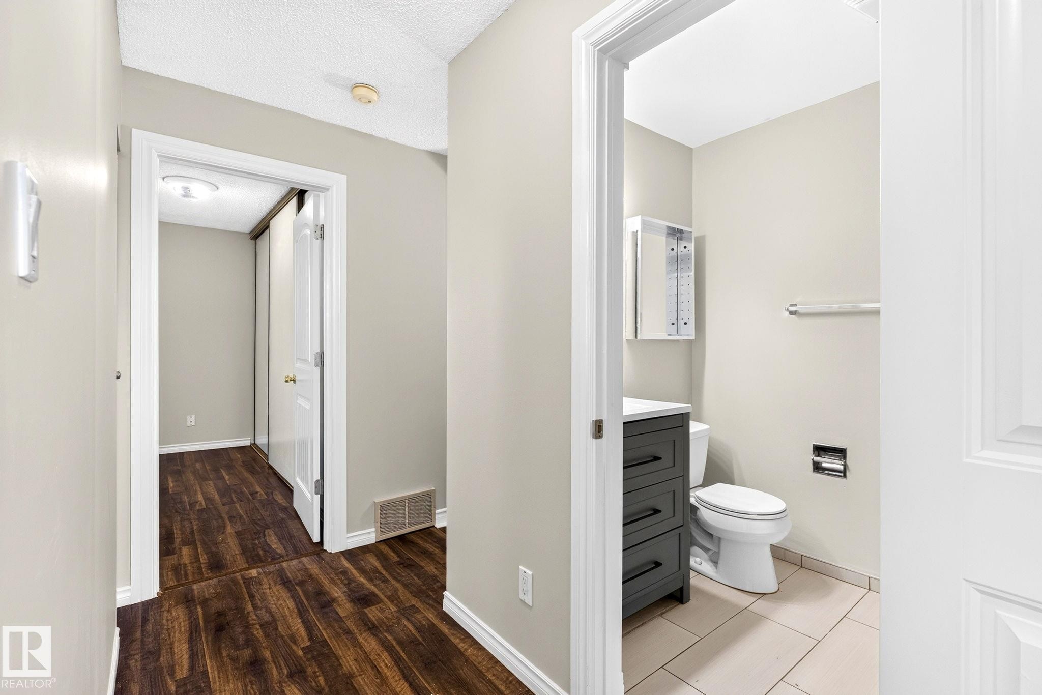 7 1651 46 St, Edmonton, AB