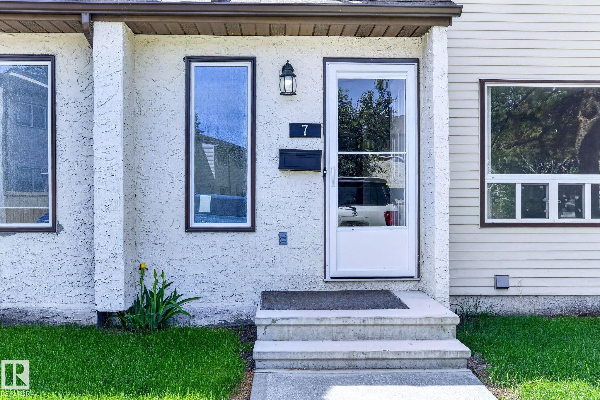 7 1651 46 St, Edmonton, AB