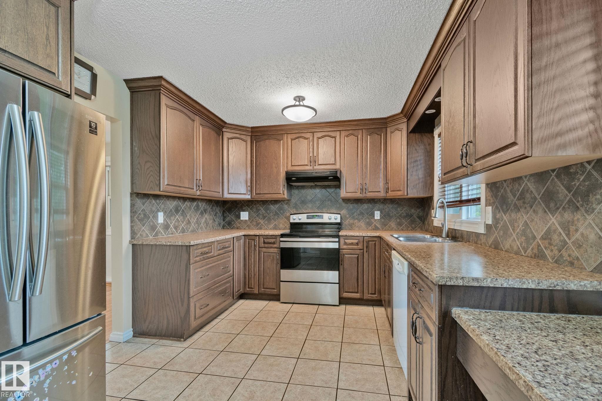 18605 86A Avenue, Edmonton, AB