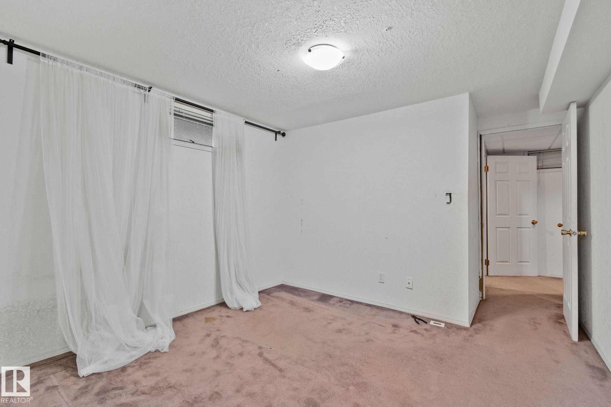18605 86A Avenue, Edmonton, AB