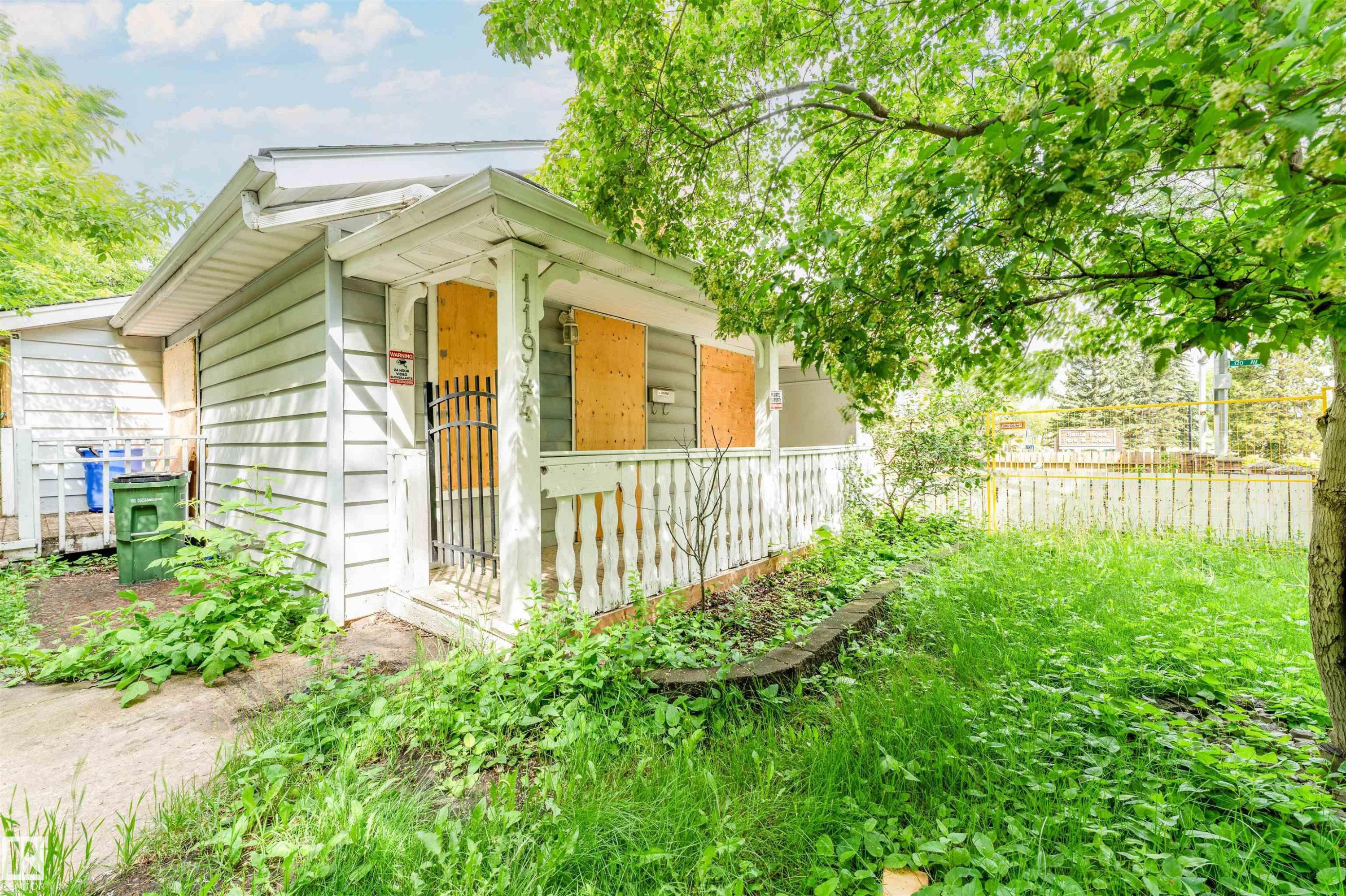 11944 68 Street Nw, Edmonton, AB - Outdoor