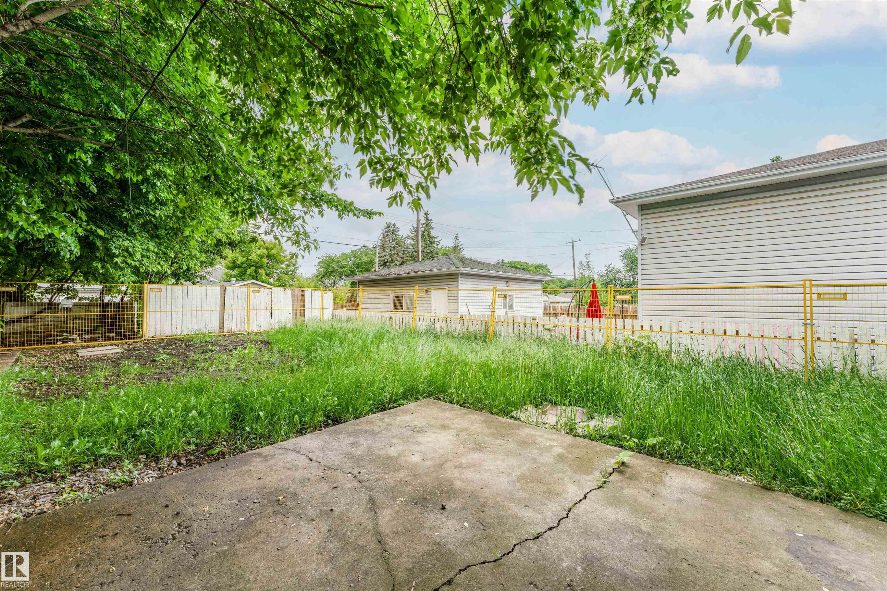 11944 68 Street Nw, Edmonton, AB - Outdoor