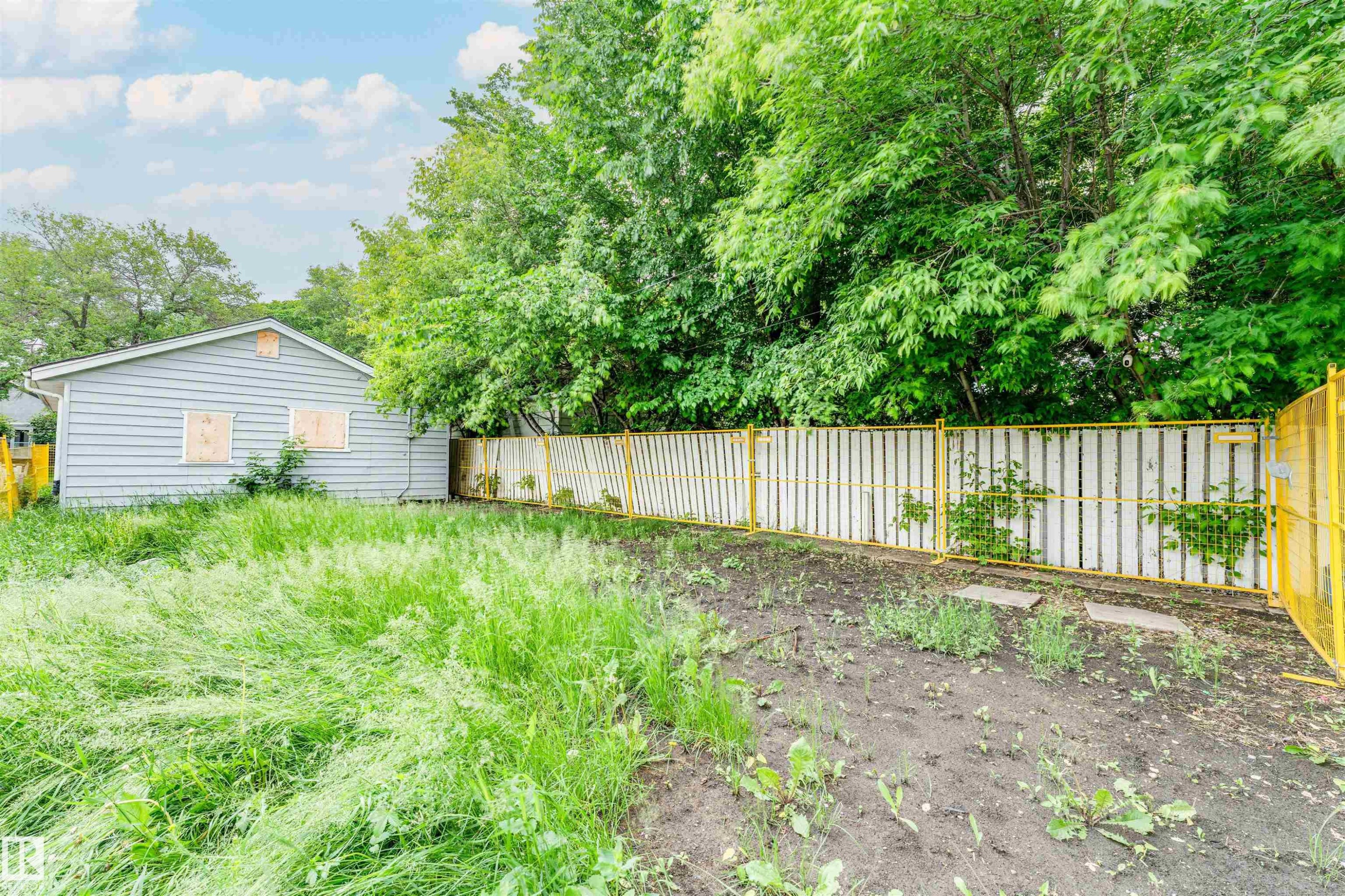 11944 68 Street Nw, Edmonton, AB - Outdoor