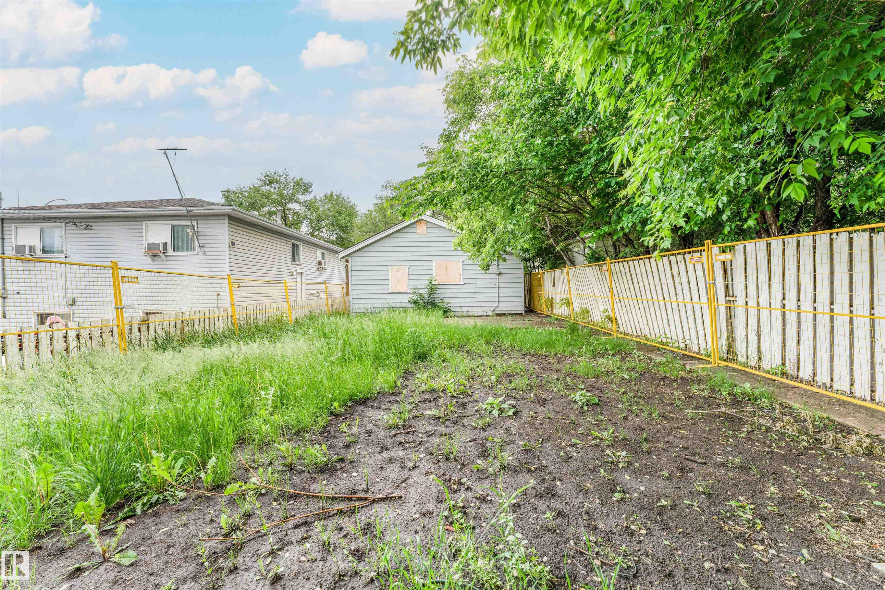 11944 68 Street Nw, Edmonton, AB - Outdoor