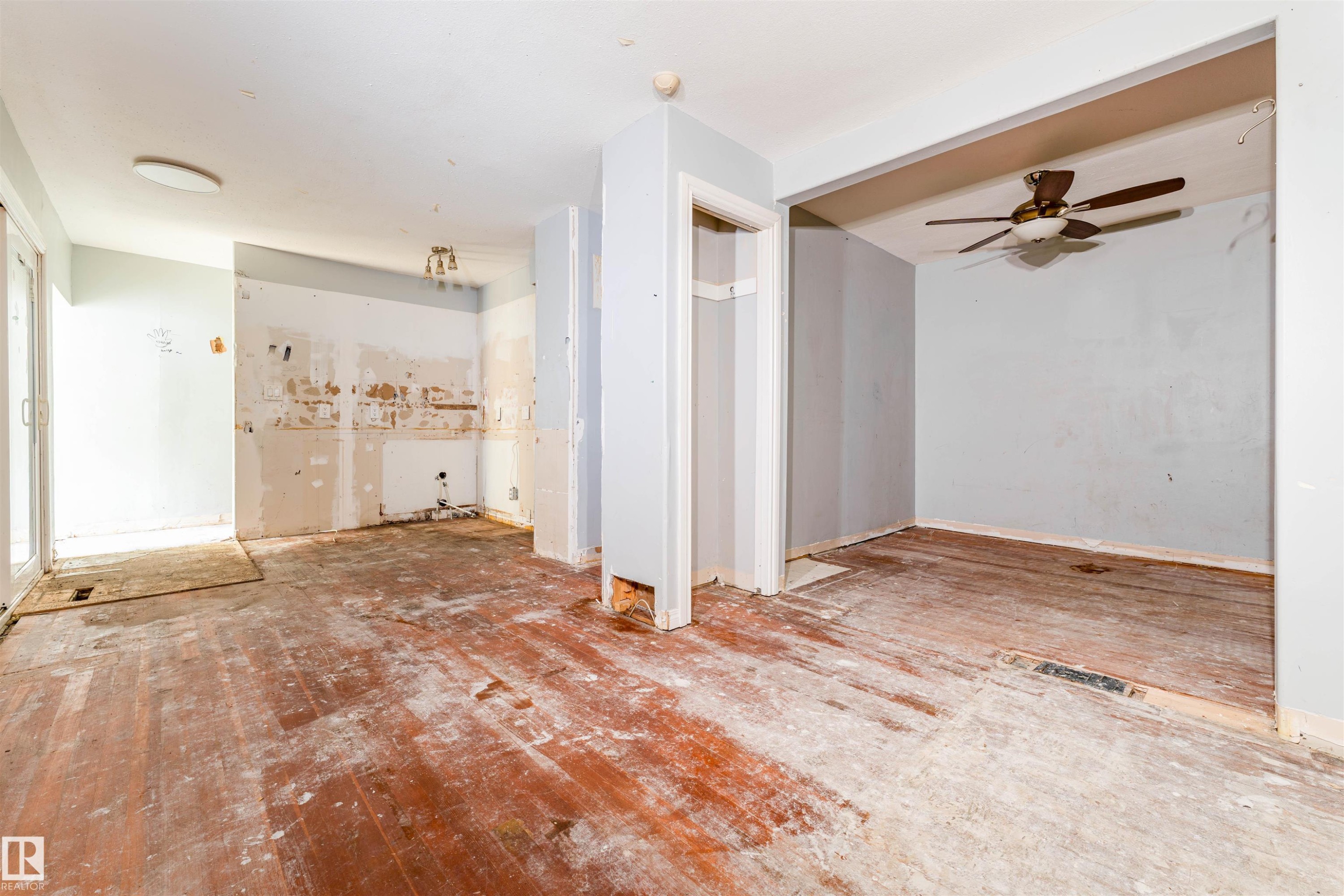 11944 68 Street Nw, Edmonton, AB - Indoor Photo Showing Other Room