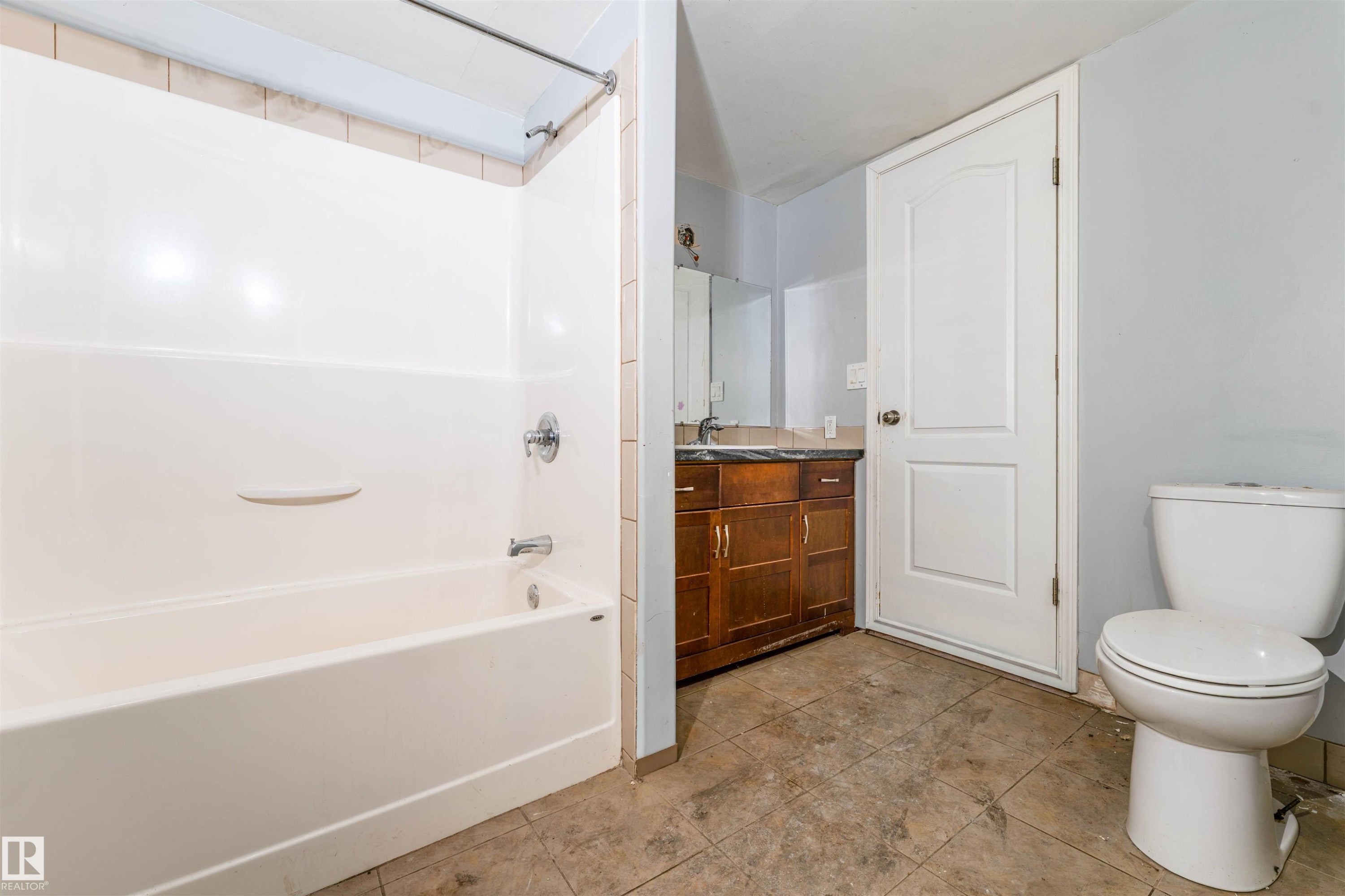 11944 68 Street Nw, Edmonton, AB - Indoor Photo Showing Bathroom