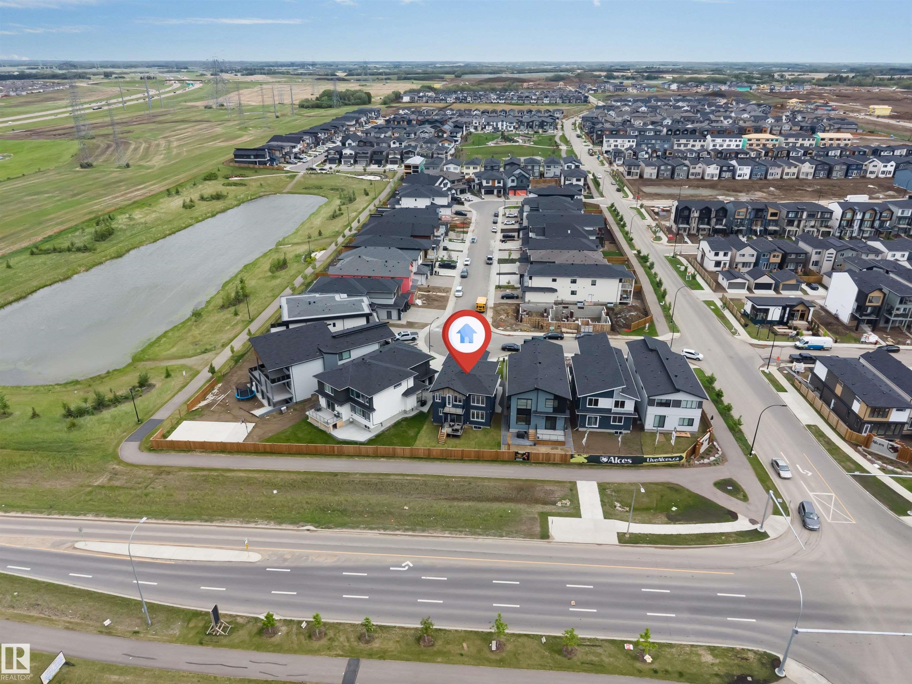 Modern residential development featuring contemporary architecture and a network of paved roads - 208 33 Street, Edmonton, AB