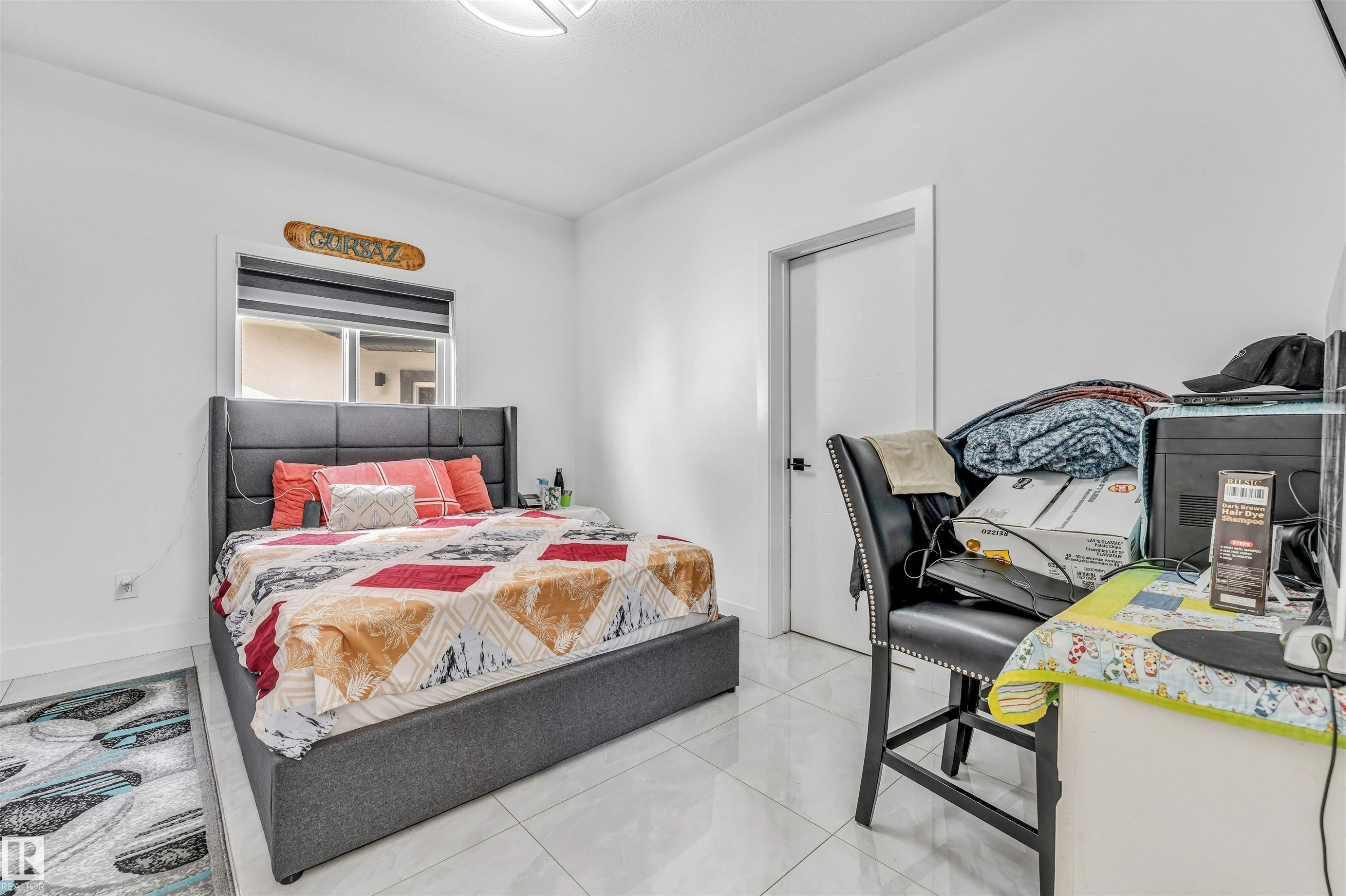 White interior walls with a single window featuring horizontal blinds - 208 33 Street, Edmonton, AB