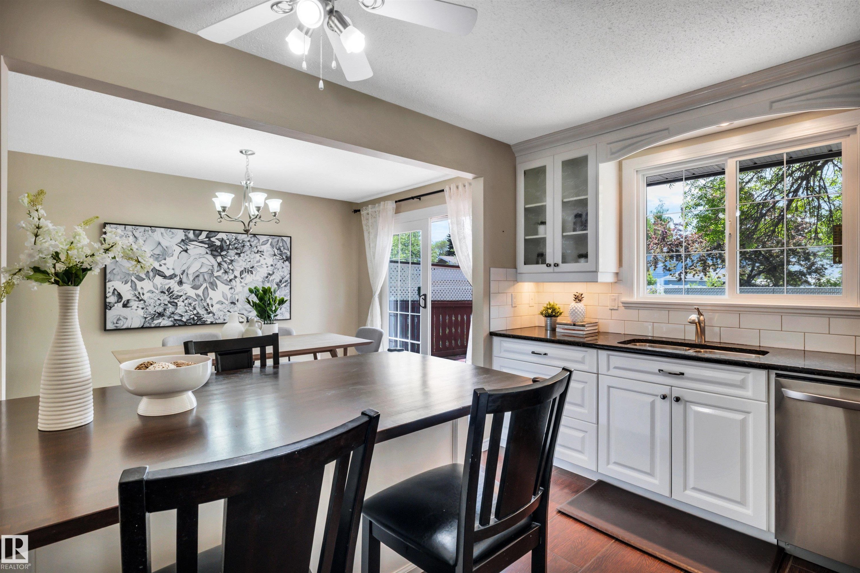 10909 33A Avenue, Edmonton, AB - Indoor