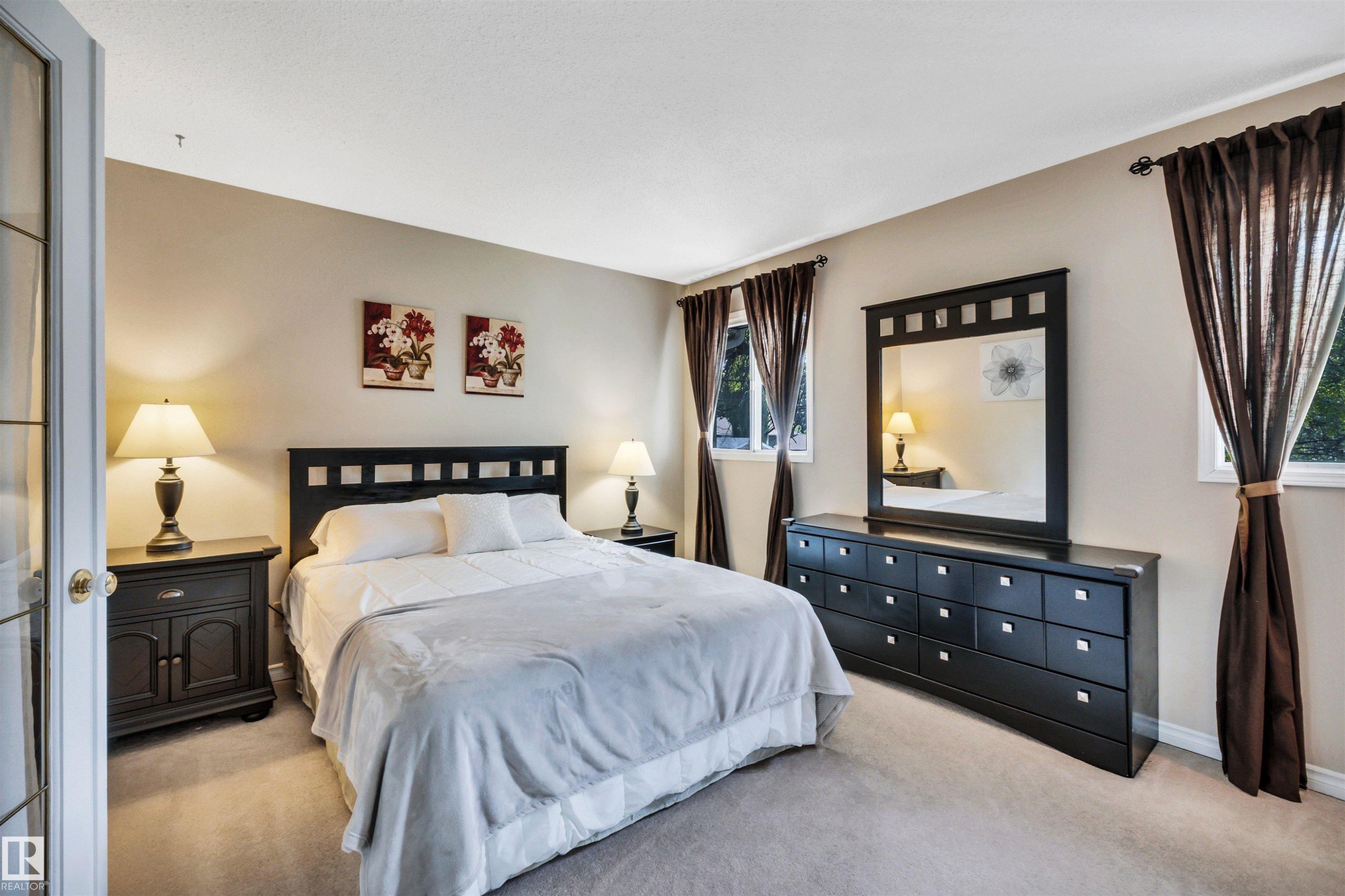 10909 33A Avenue, Edmonton, AB - Indoor Photo Showing Bedroom