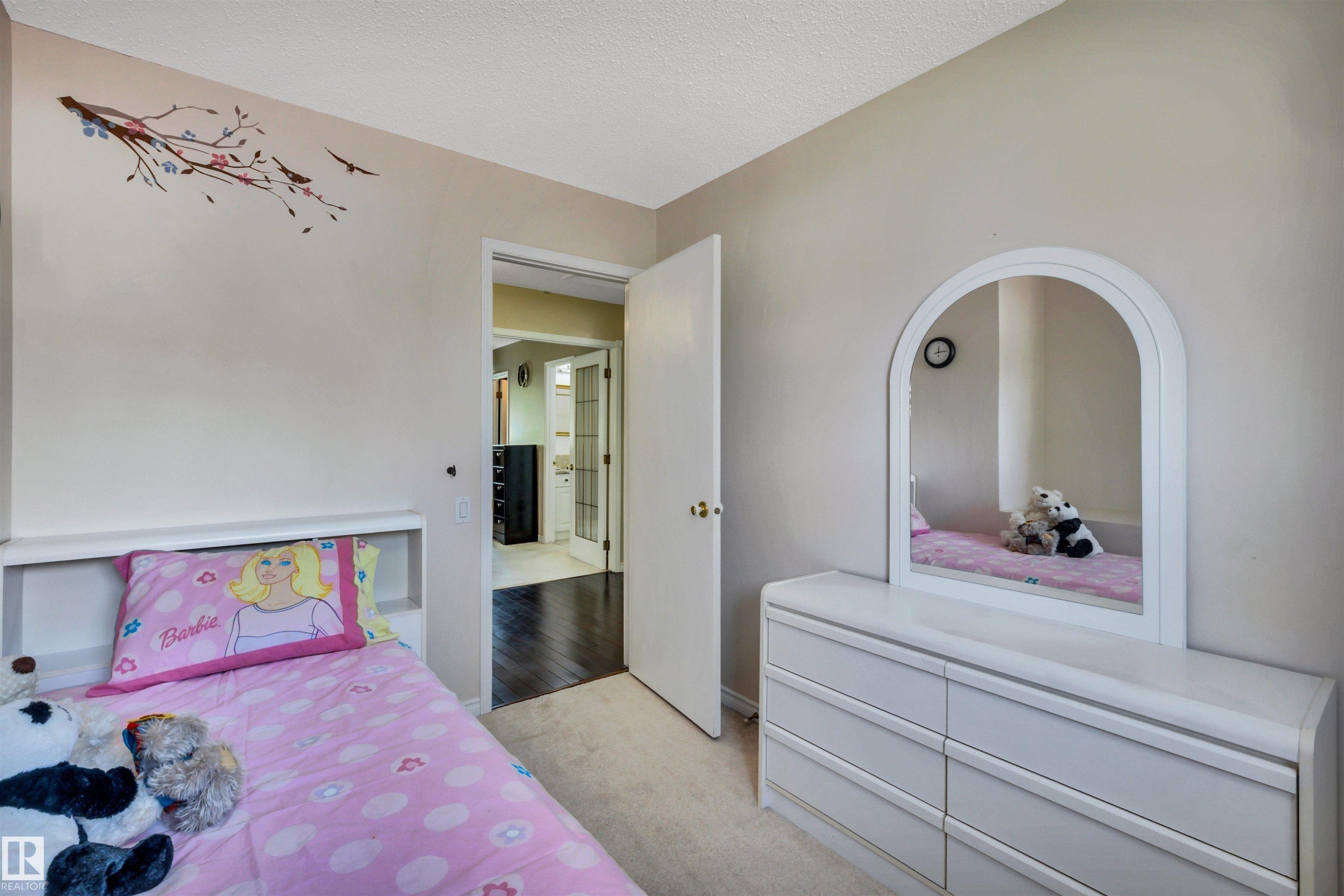 10909 33A Avenue, Edmonton, AB - Indoor Photo Showing Bedroom