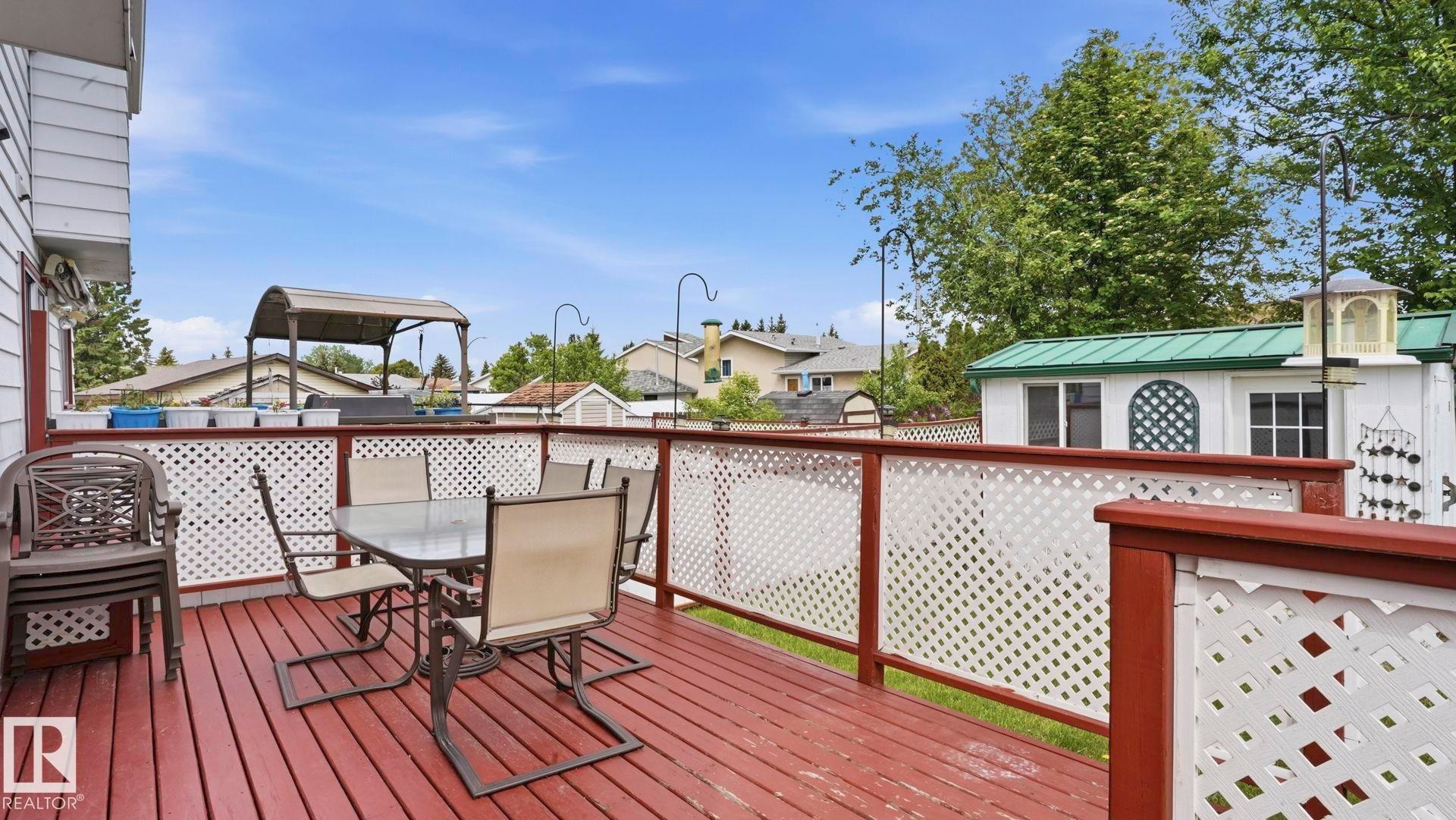 Expansive outdoor deck featuring wood-finish flooring and white lattice railings - 1827 36 Street Nw, Edmonton, AB