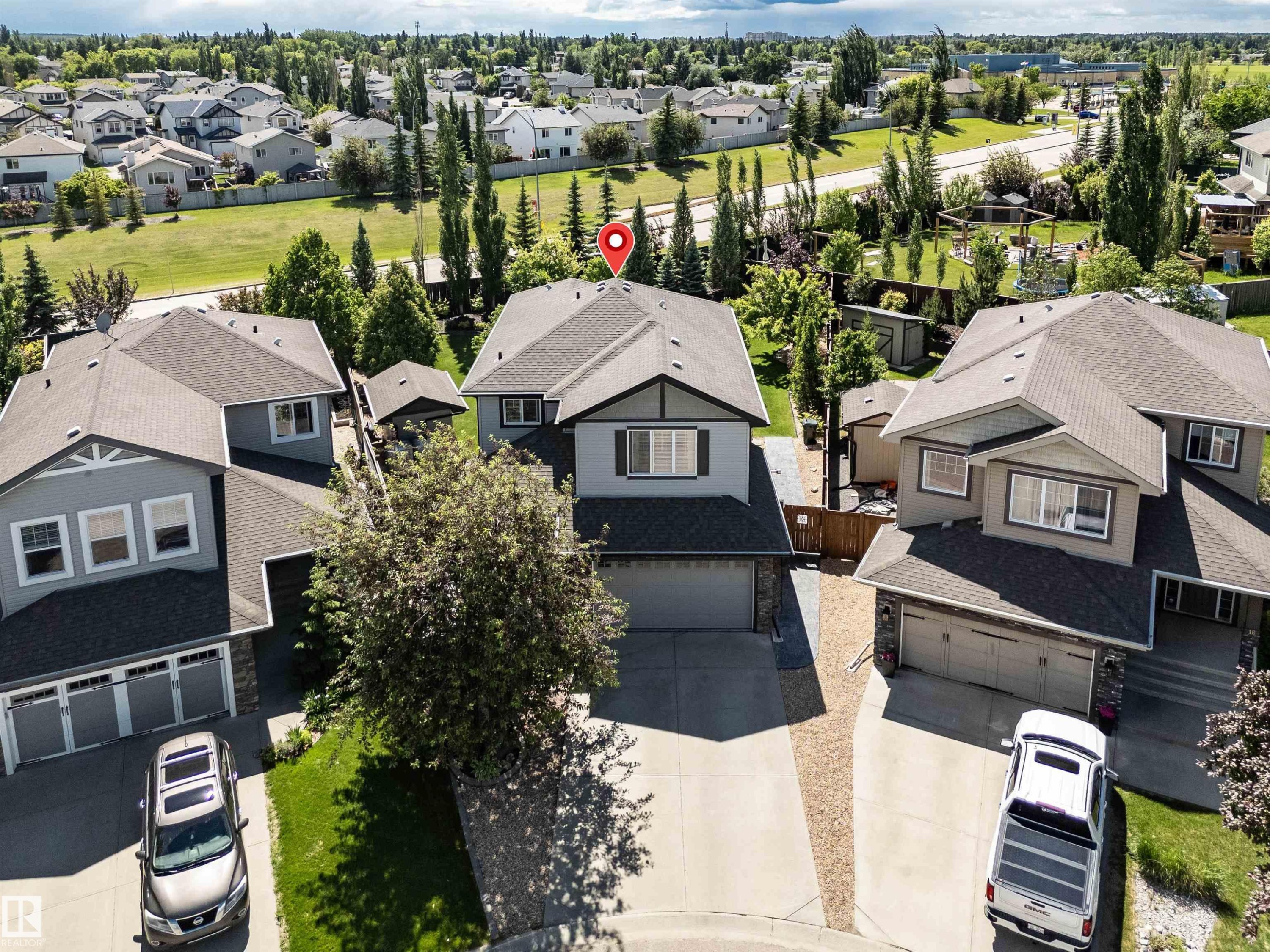 Two-story residence featuring a gabled roof and light gray siding - 18 Voleta Crest, Spruce Grove, AB