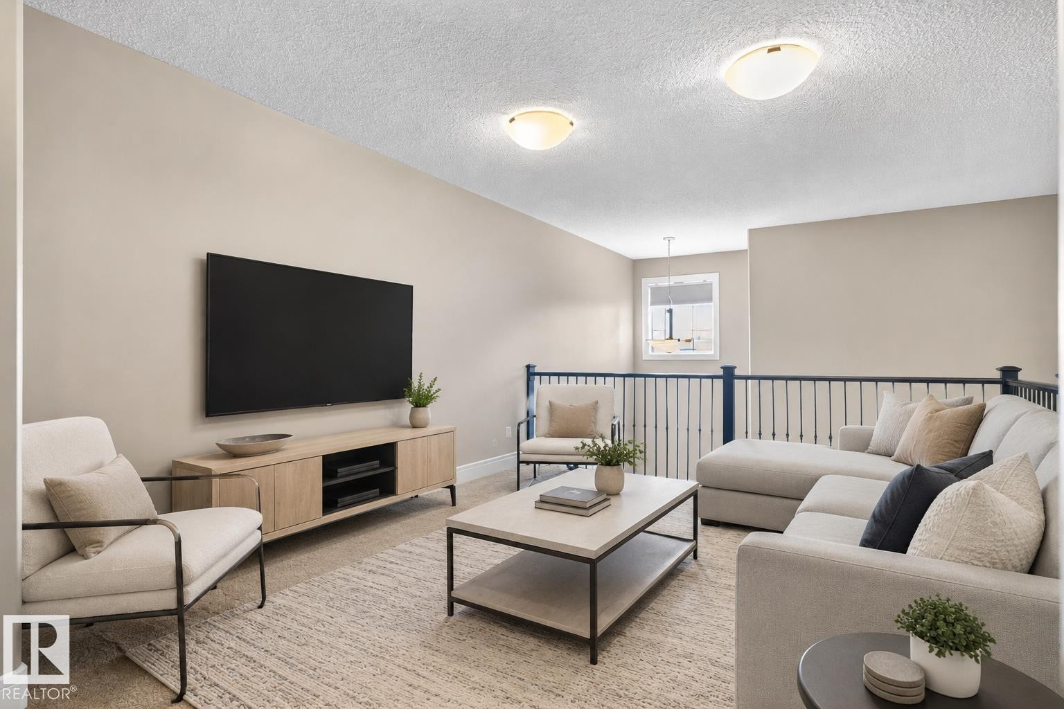 1772 33B Street Nw, Edmonton, AB - Indoor Photo Showing Living Room