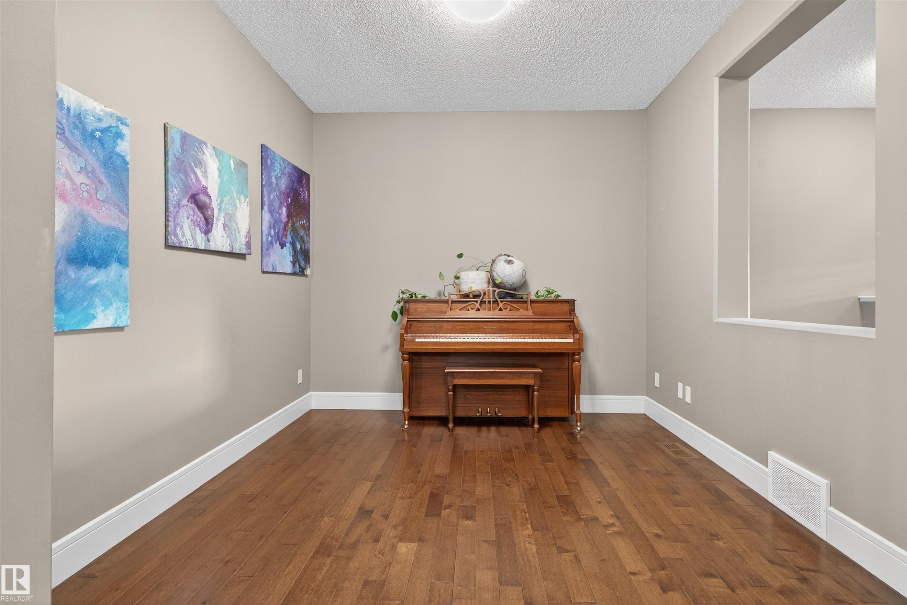 1772 33B Street Nw, Edmonton, AB - Indoor Photo Showing Other Room