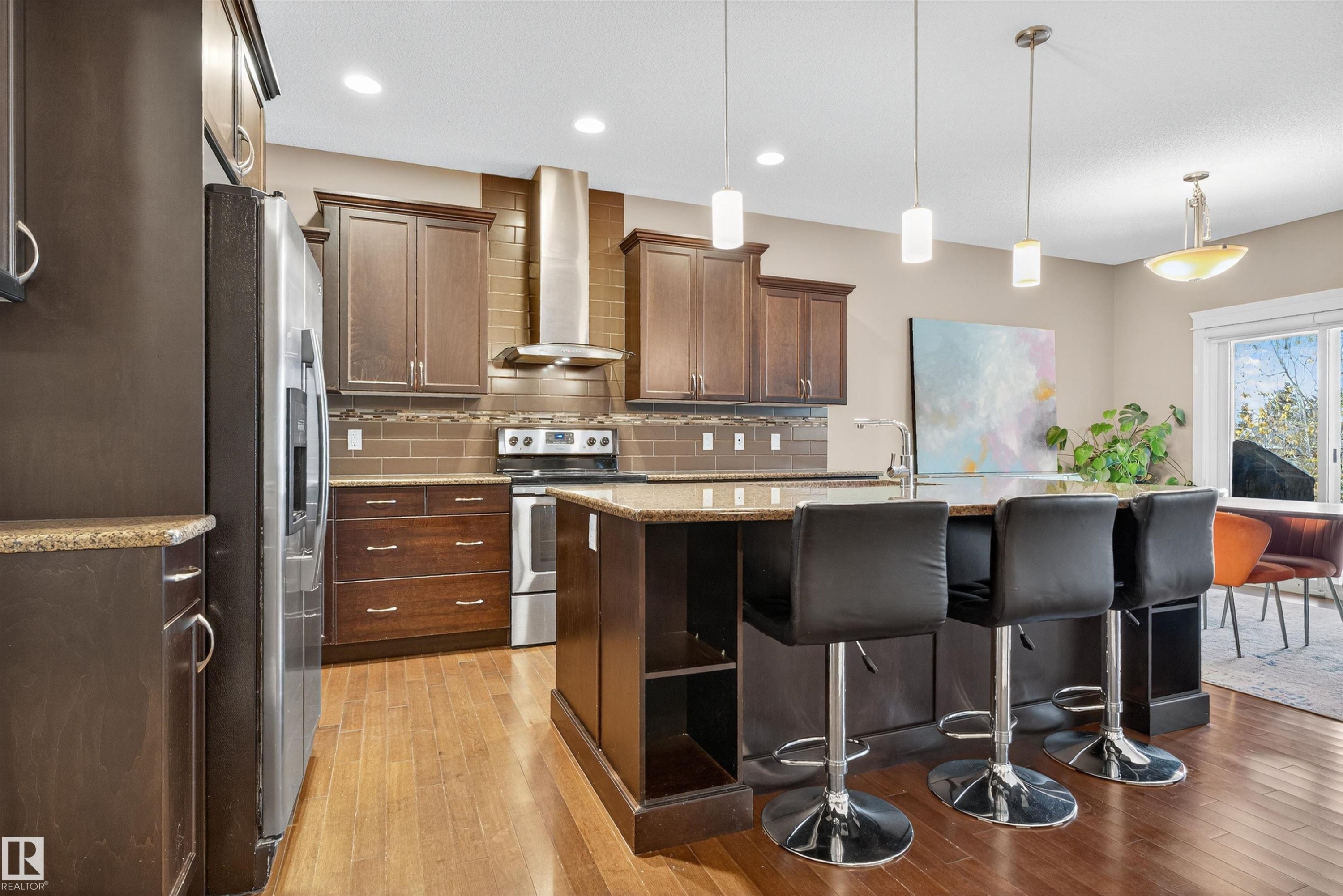 1772 33B Street Nw, Edmonton, AB - Indoor Photo Showing Kitchen With Upgraded Kitchen