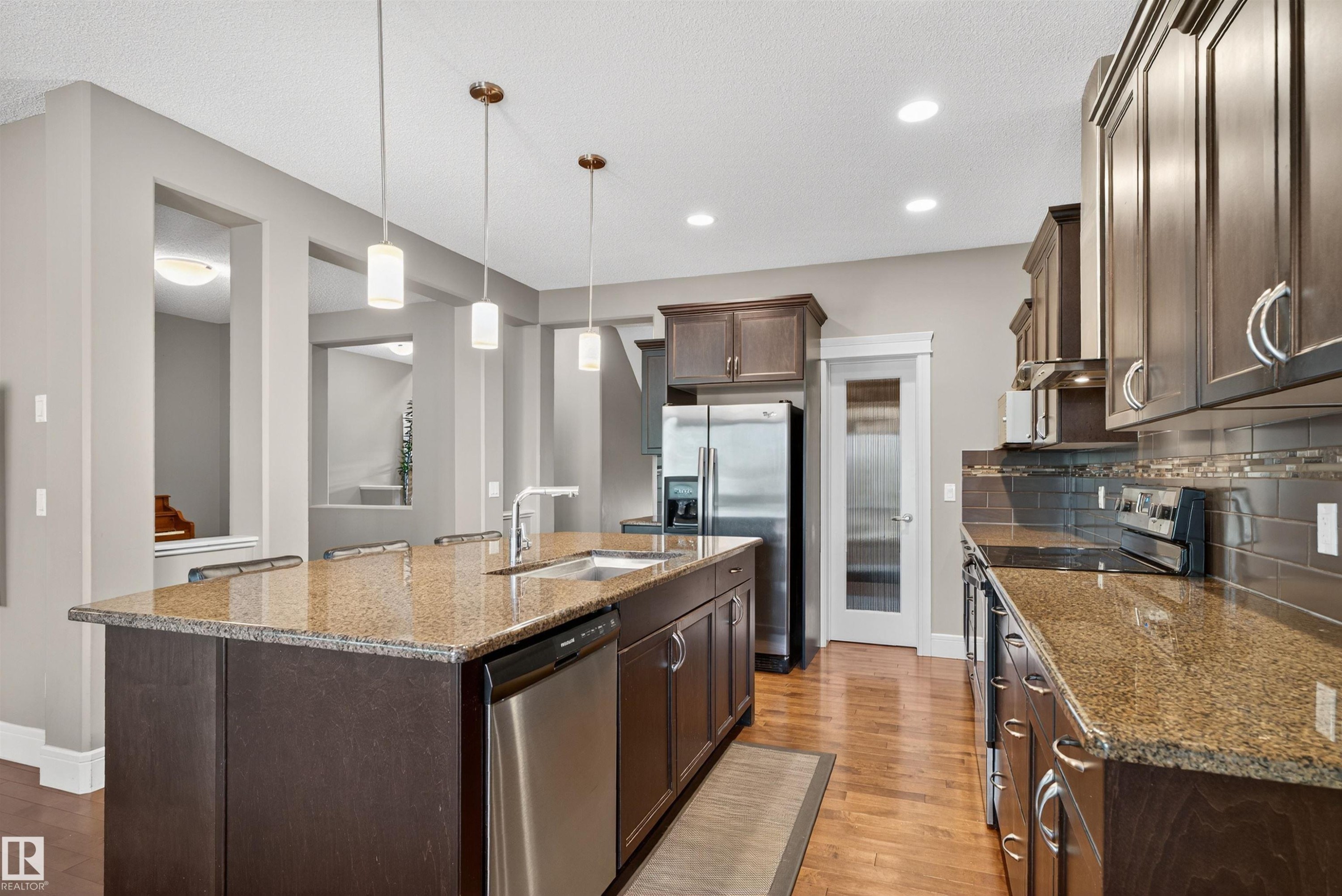 1772 33B Street Nw, Edmonton, AB - Indoor Photo Showing Kitchen With Upgraded Kitchen