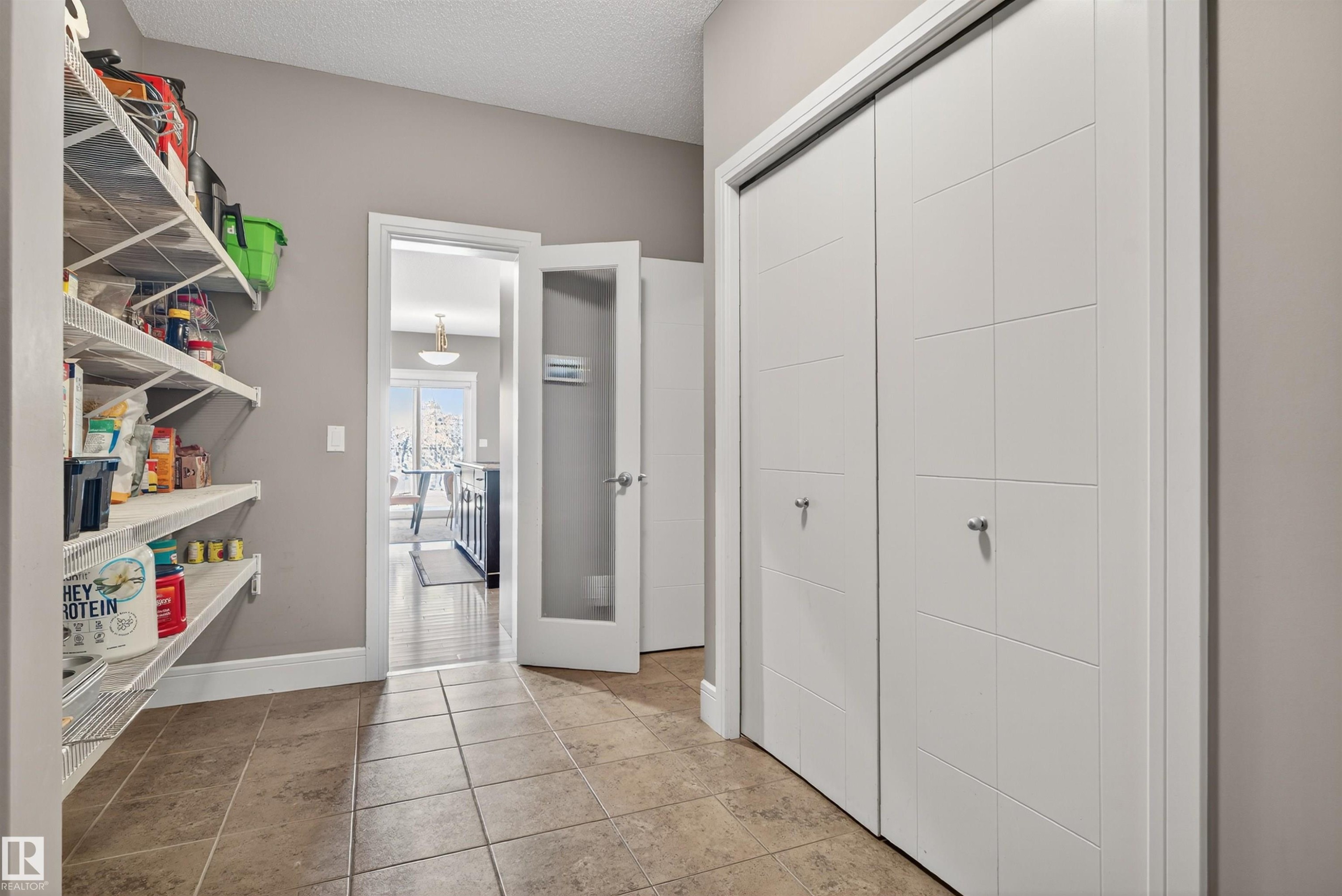 1772 33B Street Nw, Edmonton, AB - Indoor
