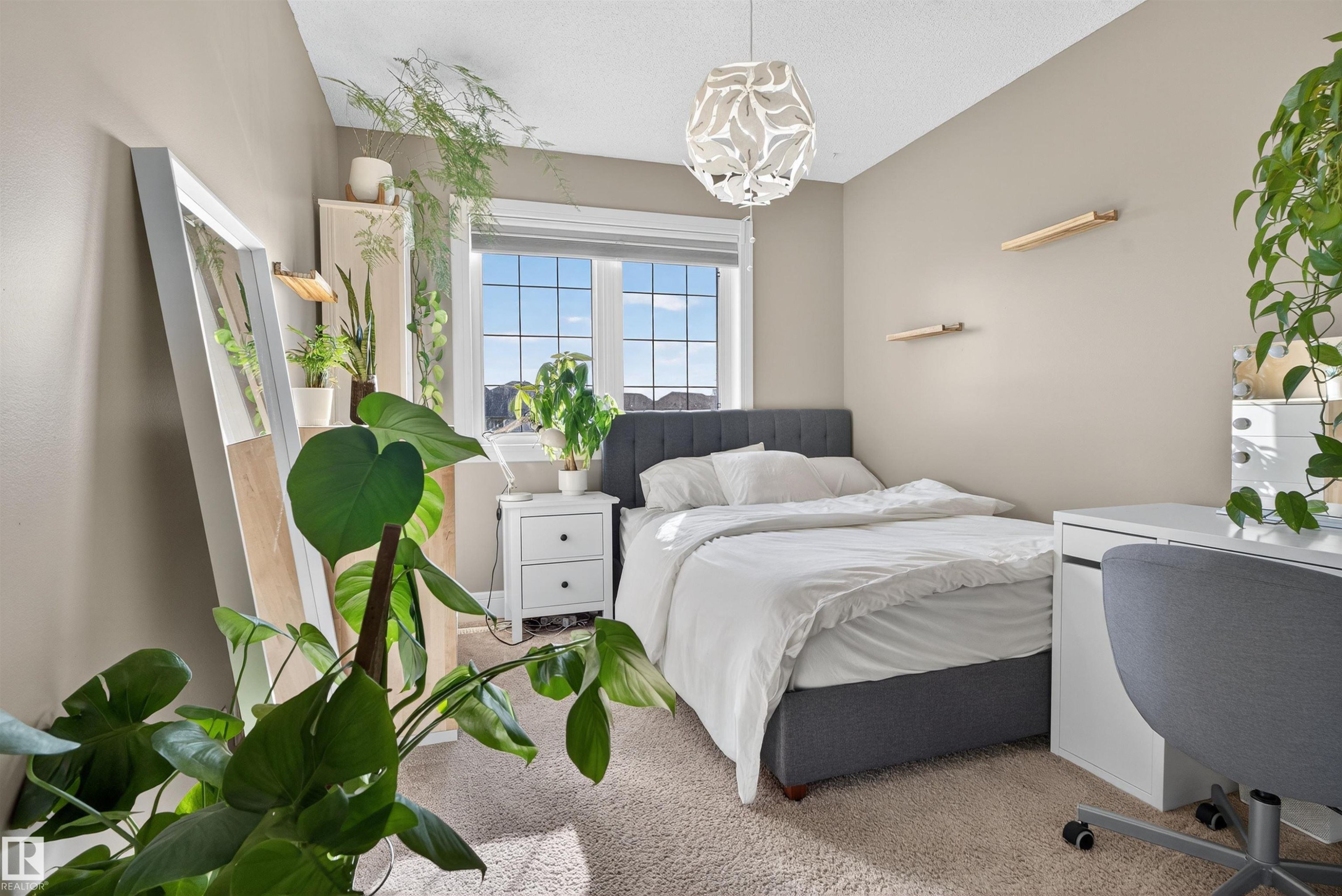 1772 33B Street Nw, Edmonton, AB - Indoor Photo Showing Bedroom