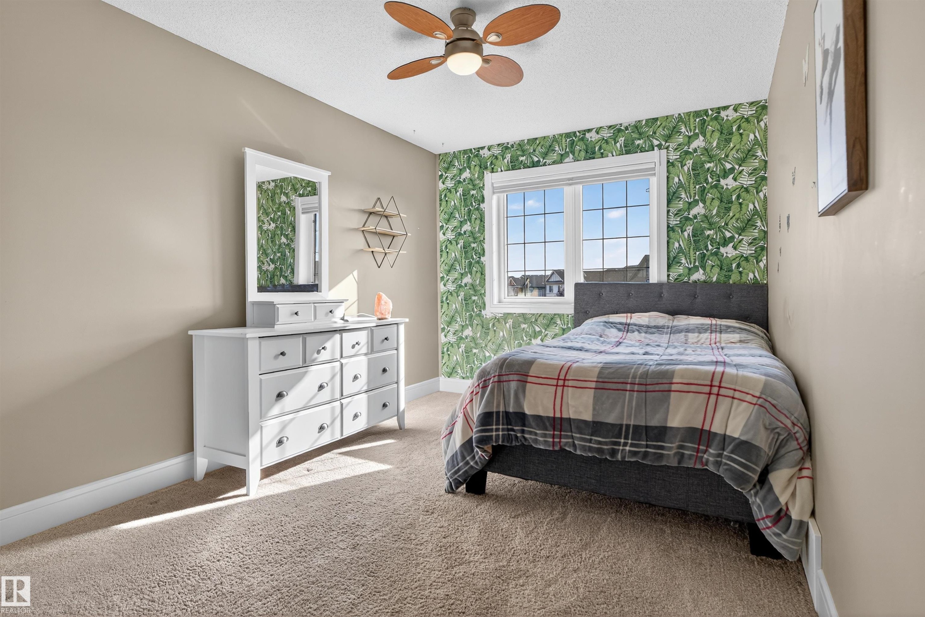 1772 33B Street Nw, Edmonton, AB - Indoor Photo Showing Bedroom