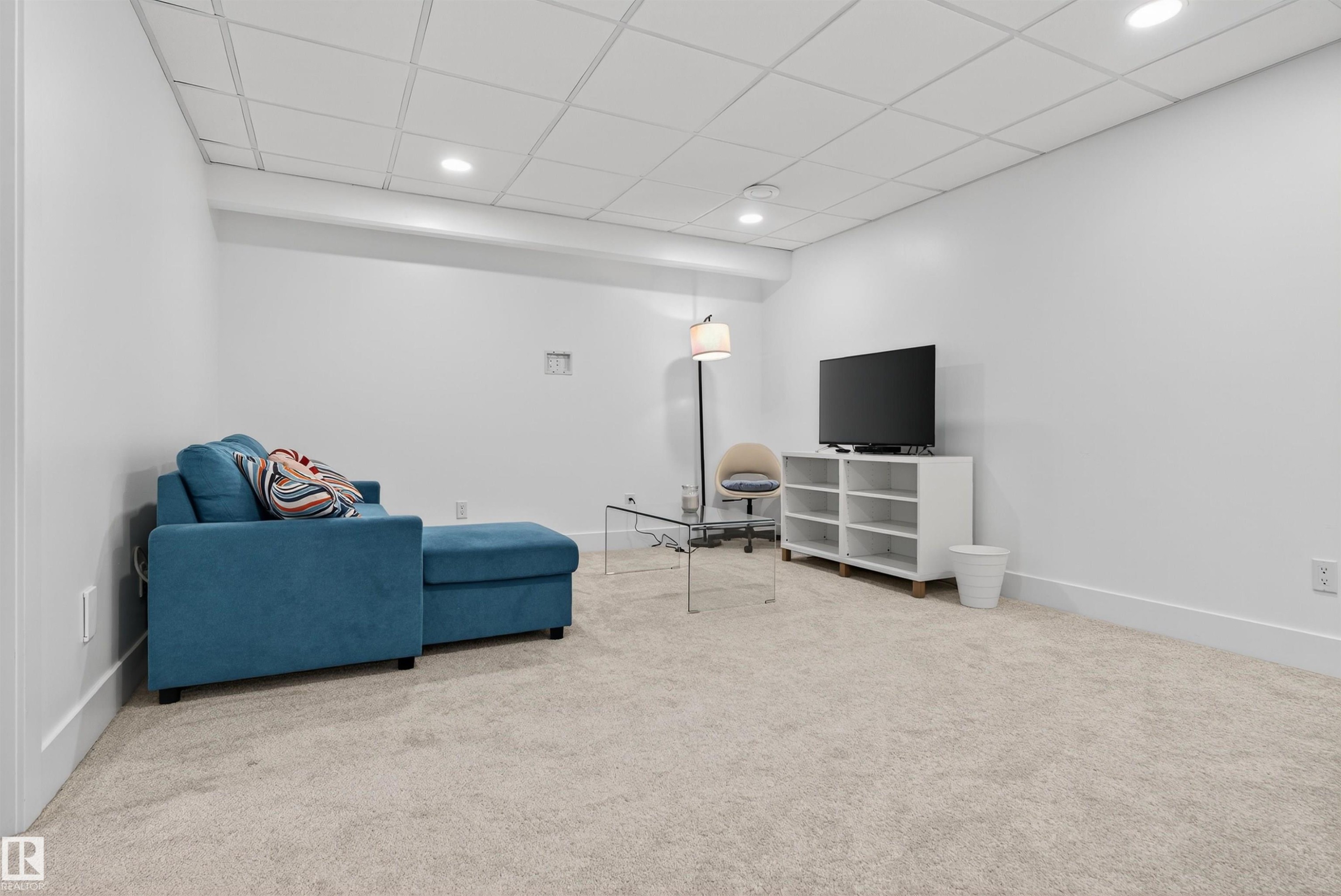 1772 33B Street Nw, Edmonton, AB - Indoor