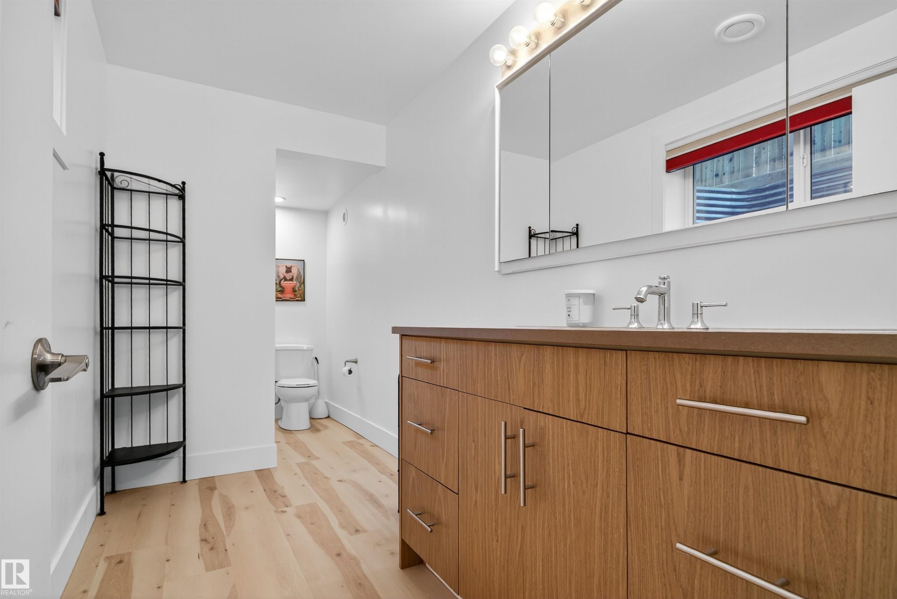 1772 33B Street Nw, Edmonton, AB - Indoor