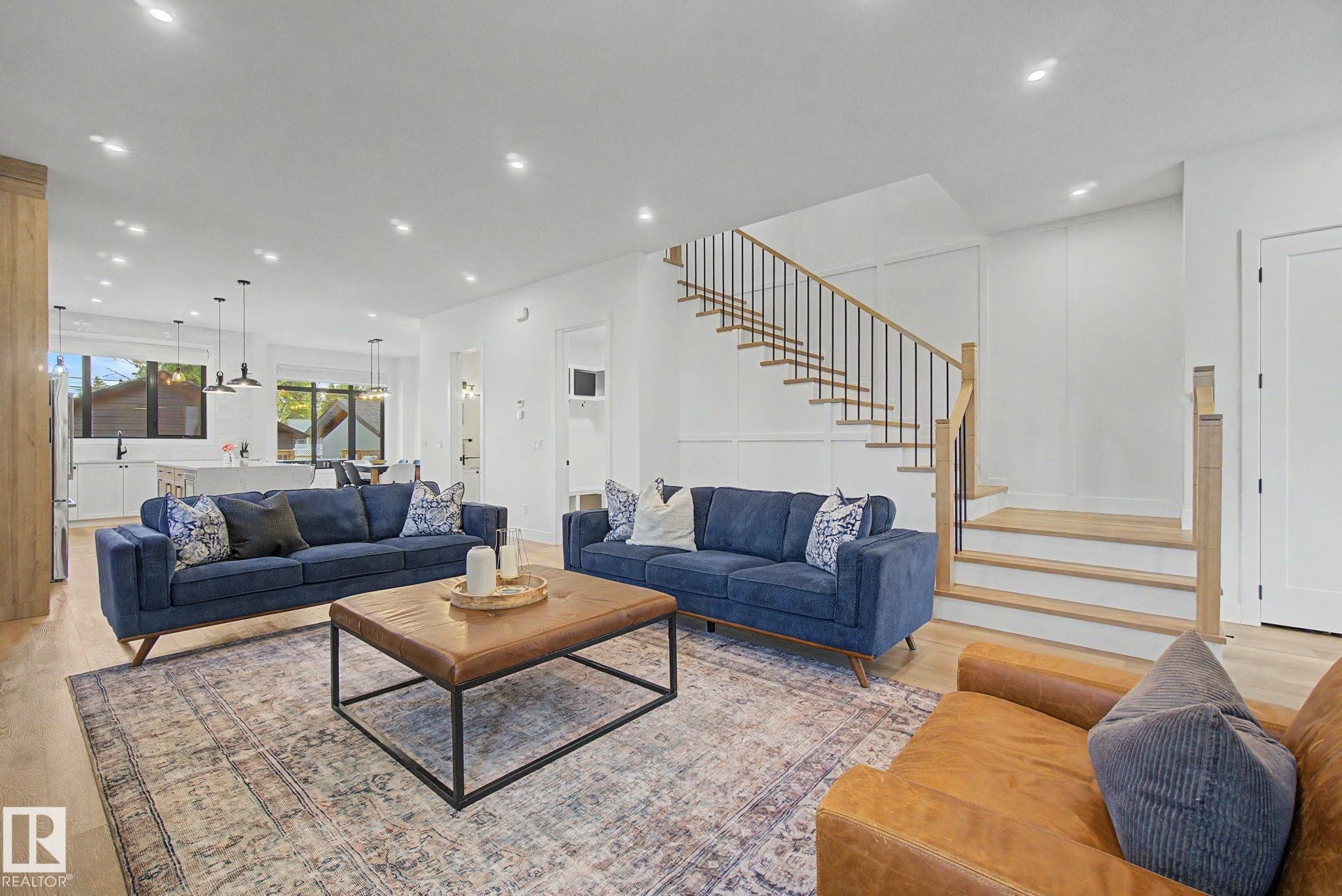 14711 88 Avenue Nw, Edmonton, AB - Indoor Photo Showing Living Room