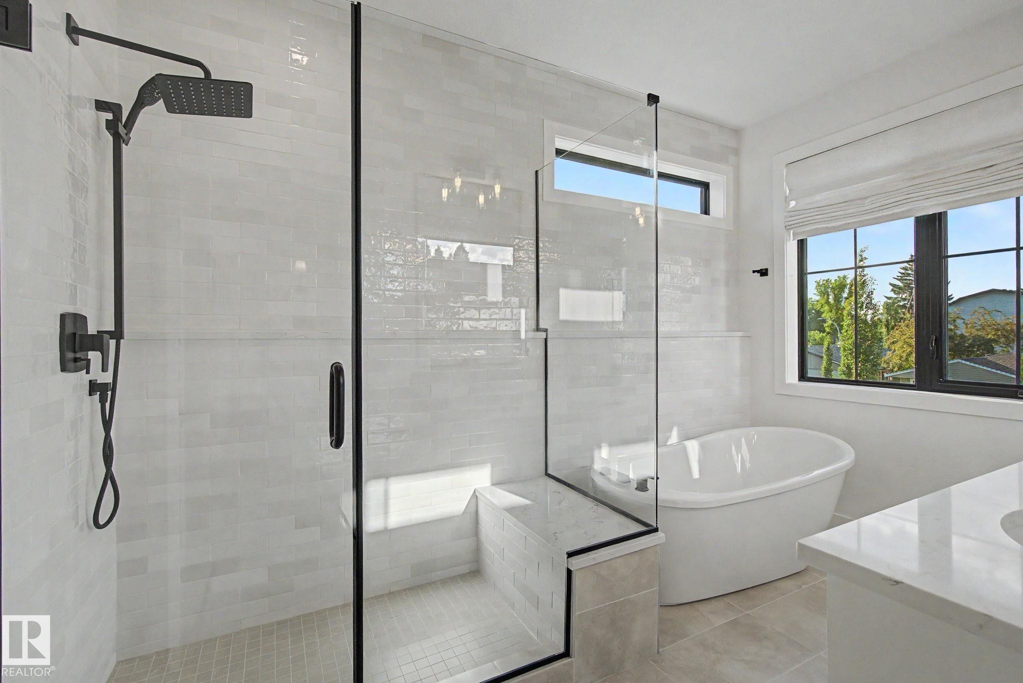 14711 88 Avenue Nw, Edmonton, AB - Indoor Photo Showing Bathroom