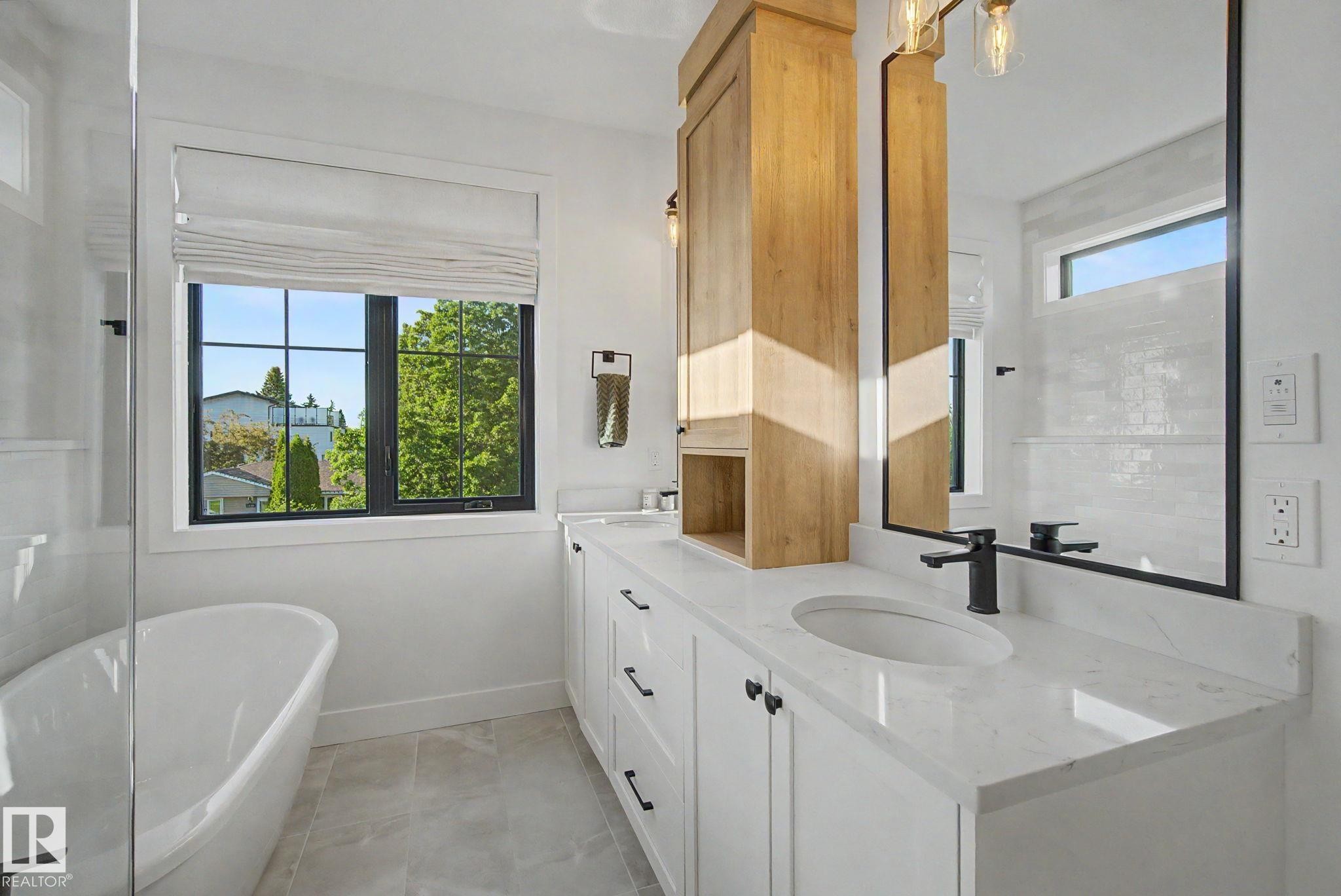 14711 88 Avenue Nw, Edmonton, AB - Indoor Photo Showing Bathroom