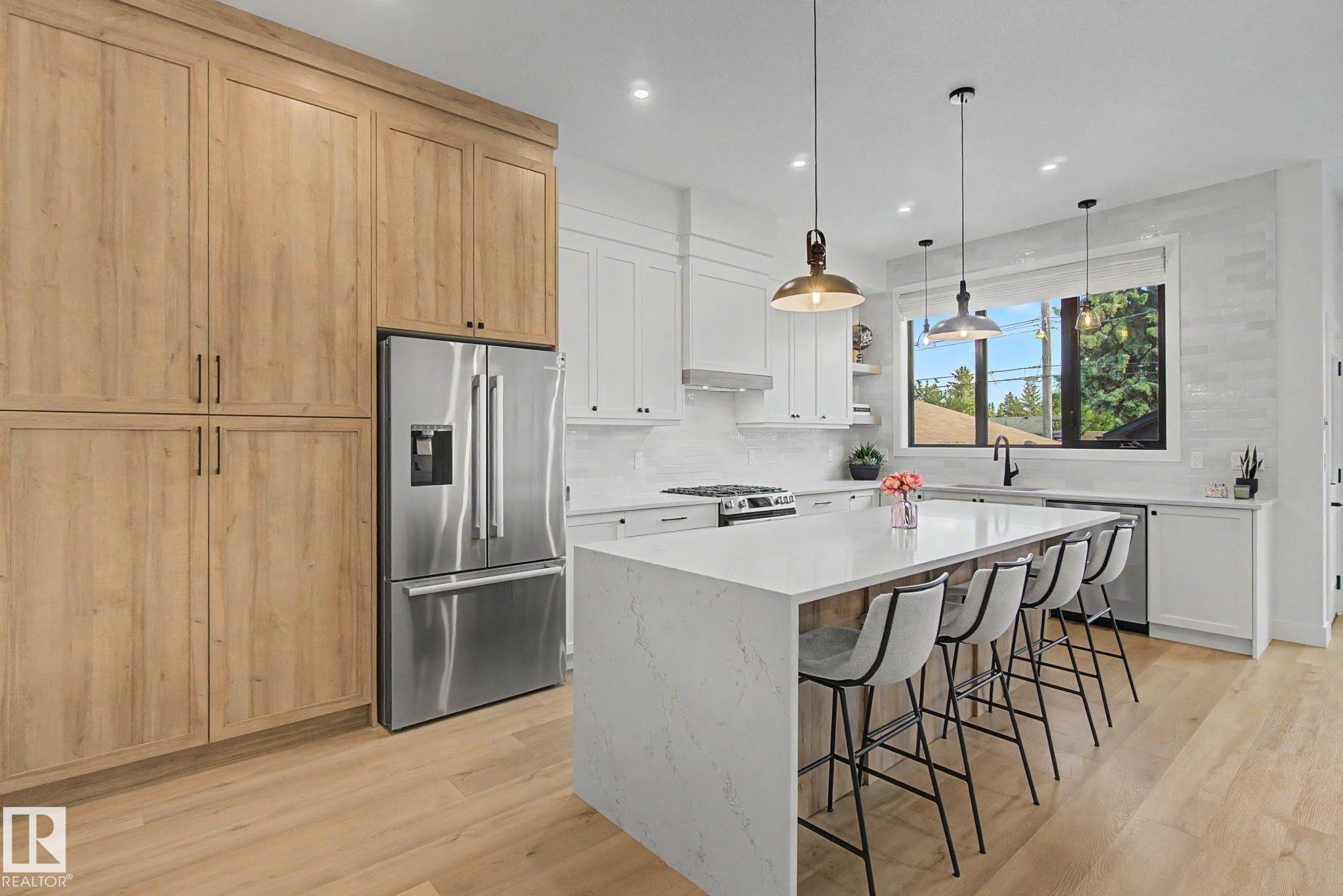 14711 88 Avenue Nw, Edmonton, AB - Indoor Photo Showing Kitchen With Upgraded Kitchen