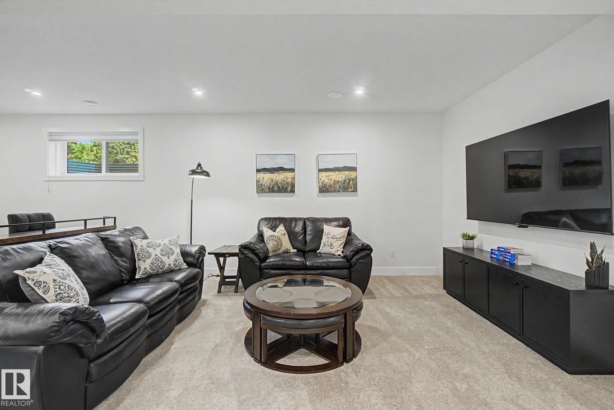14711 88 Avenue Nw, Edmonton, AB - Indoor Photo Showing Living Room